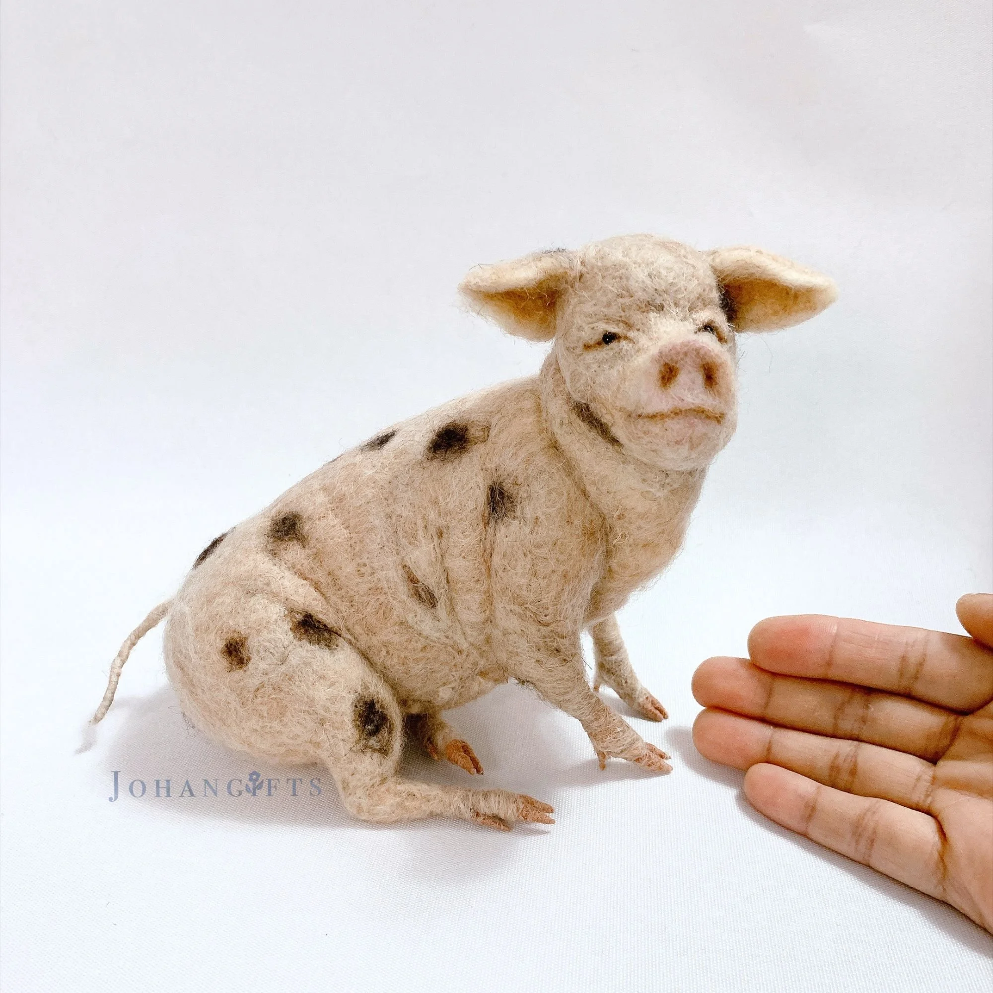 needle-felted-spotted-pig-farm-animal-sculpture.jpg