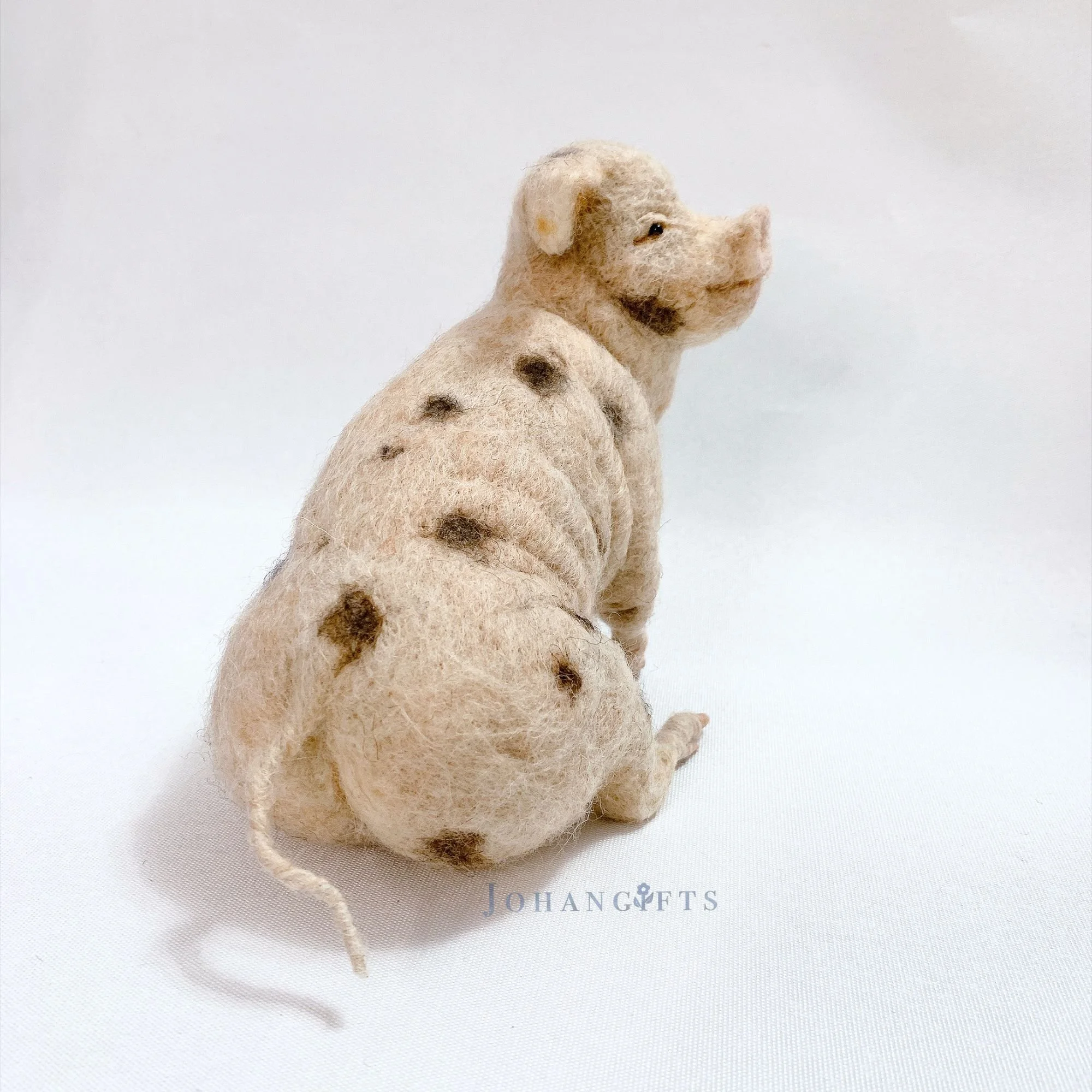 handmade-felted-pig-collectible-animal-art.jpg