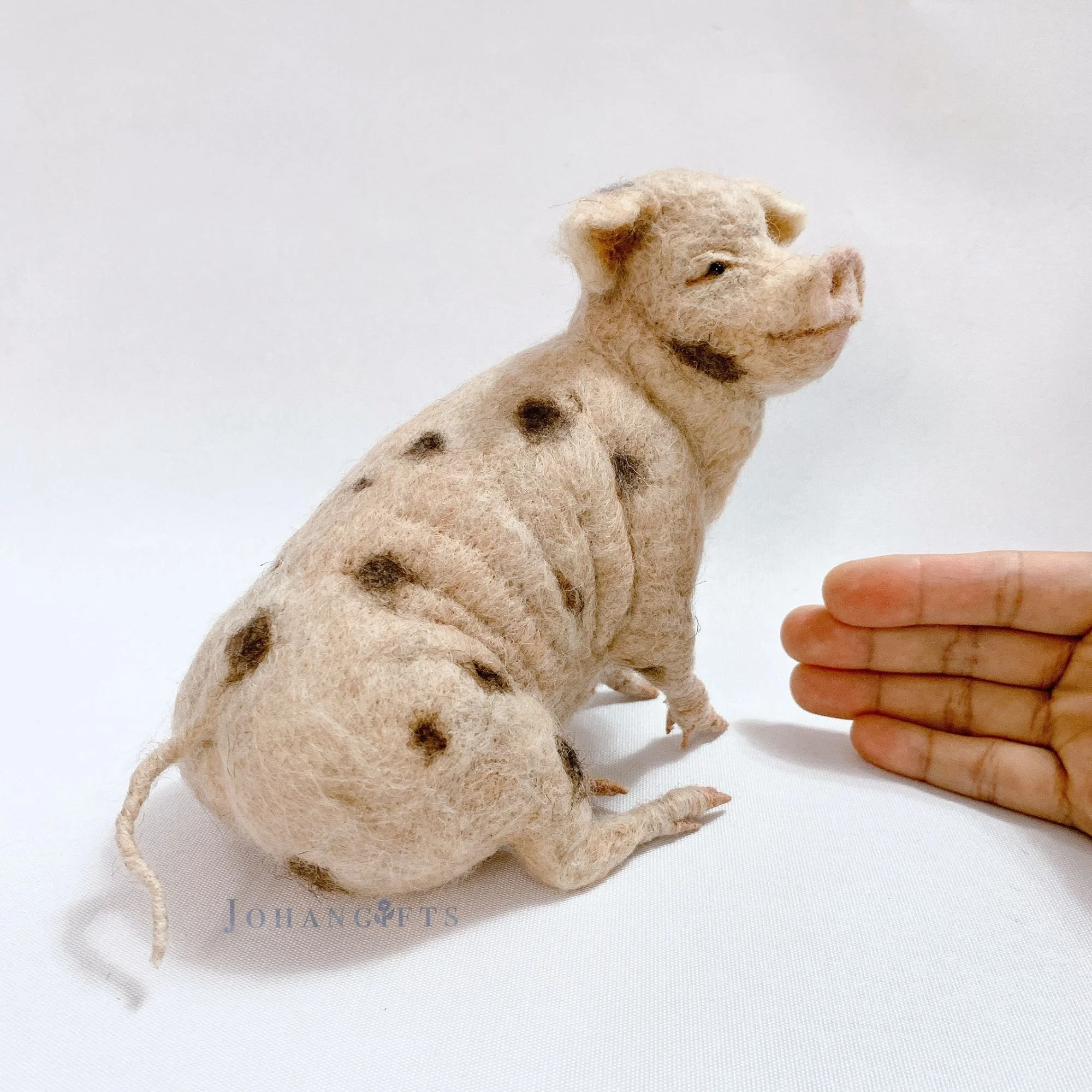realistic-needle-felted-old-spot-sow.jpg