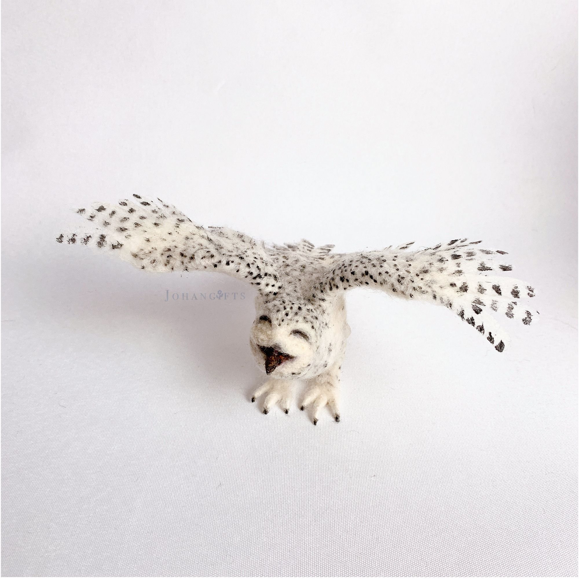snowy-owl-wings-and-tail-fibre-sculpture.jpg