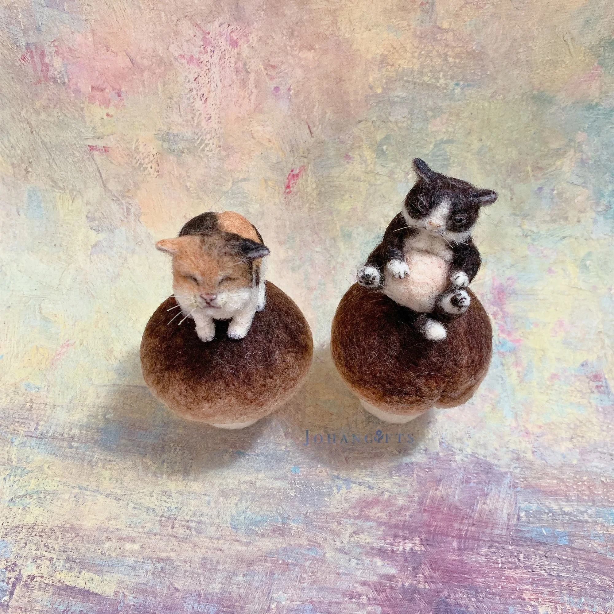 needle-felted-cats-on-mushrooms-top-view.jpg