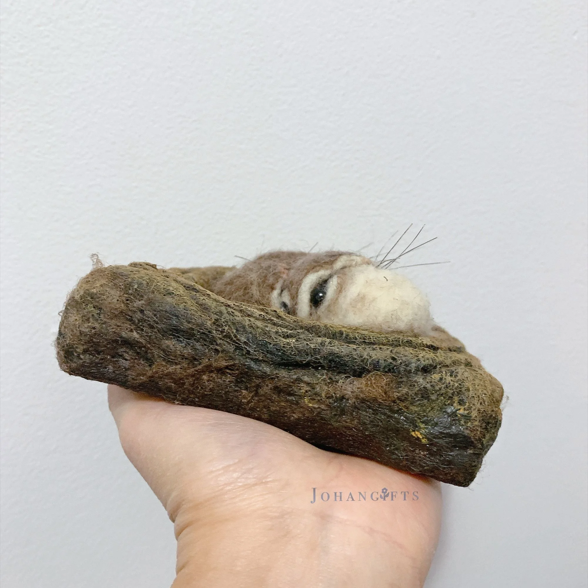 miniature-chipmunk-faces-realistic-felted-animal-art.jpg