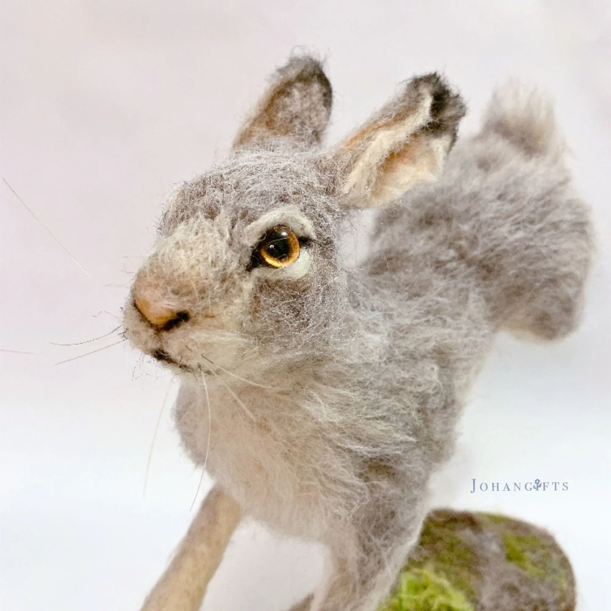 arctic-hare-wildlife-fiber-sculpture.jpg