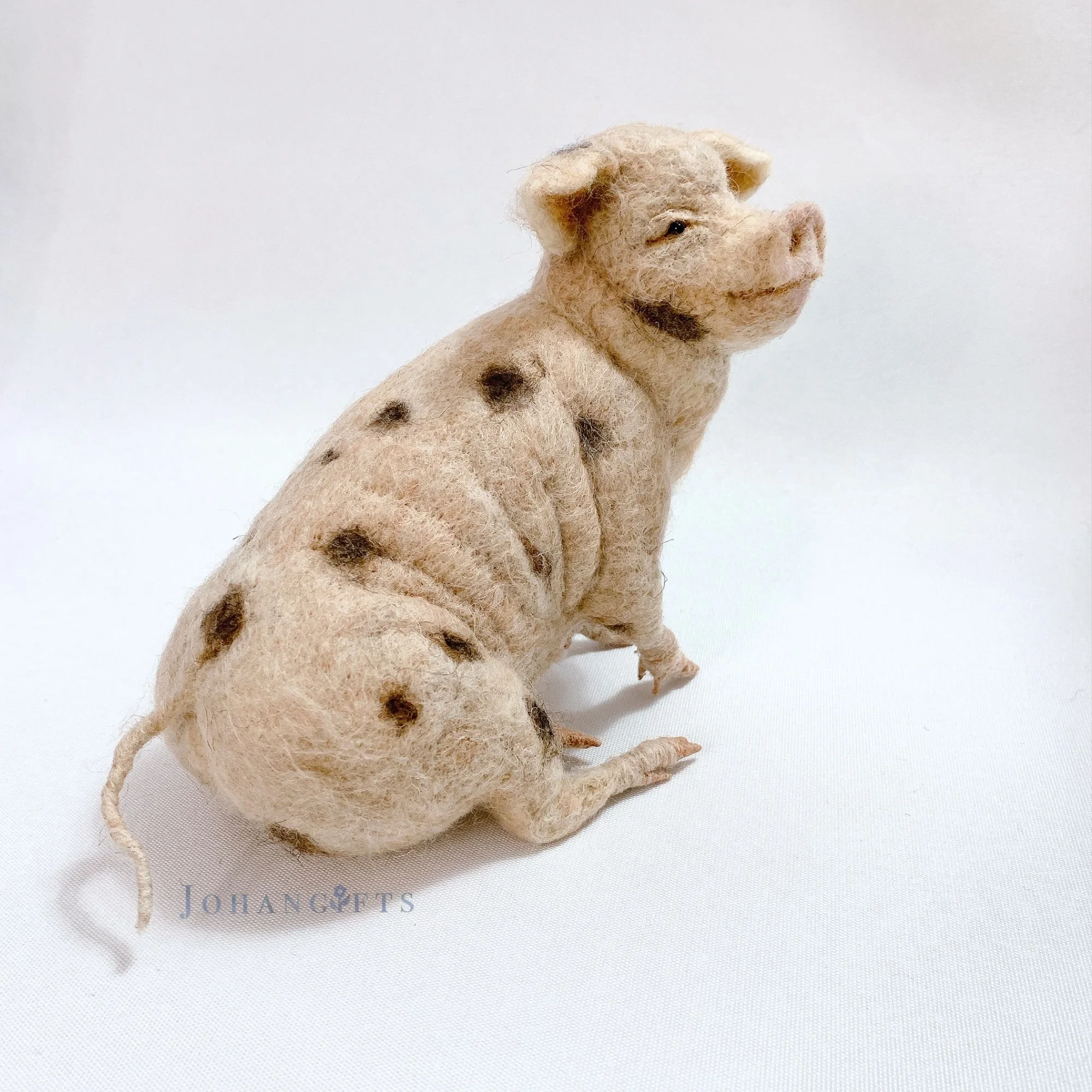 needle-felted-old-spot-pig-handmade-sculpture.jpg