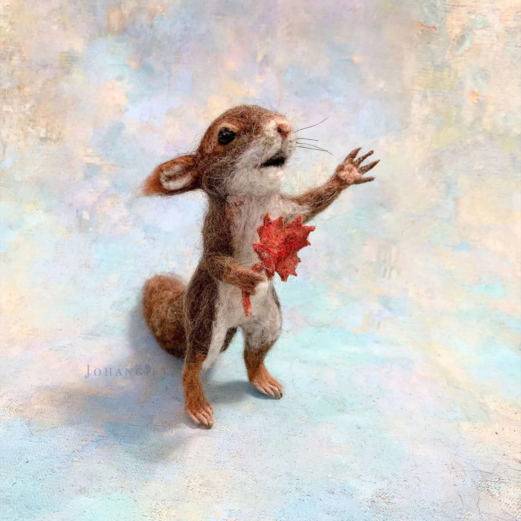 autumn-squirrel-needle-felting-maple-leaf-art.jpg