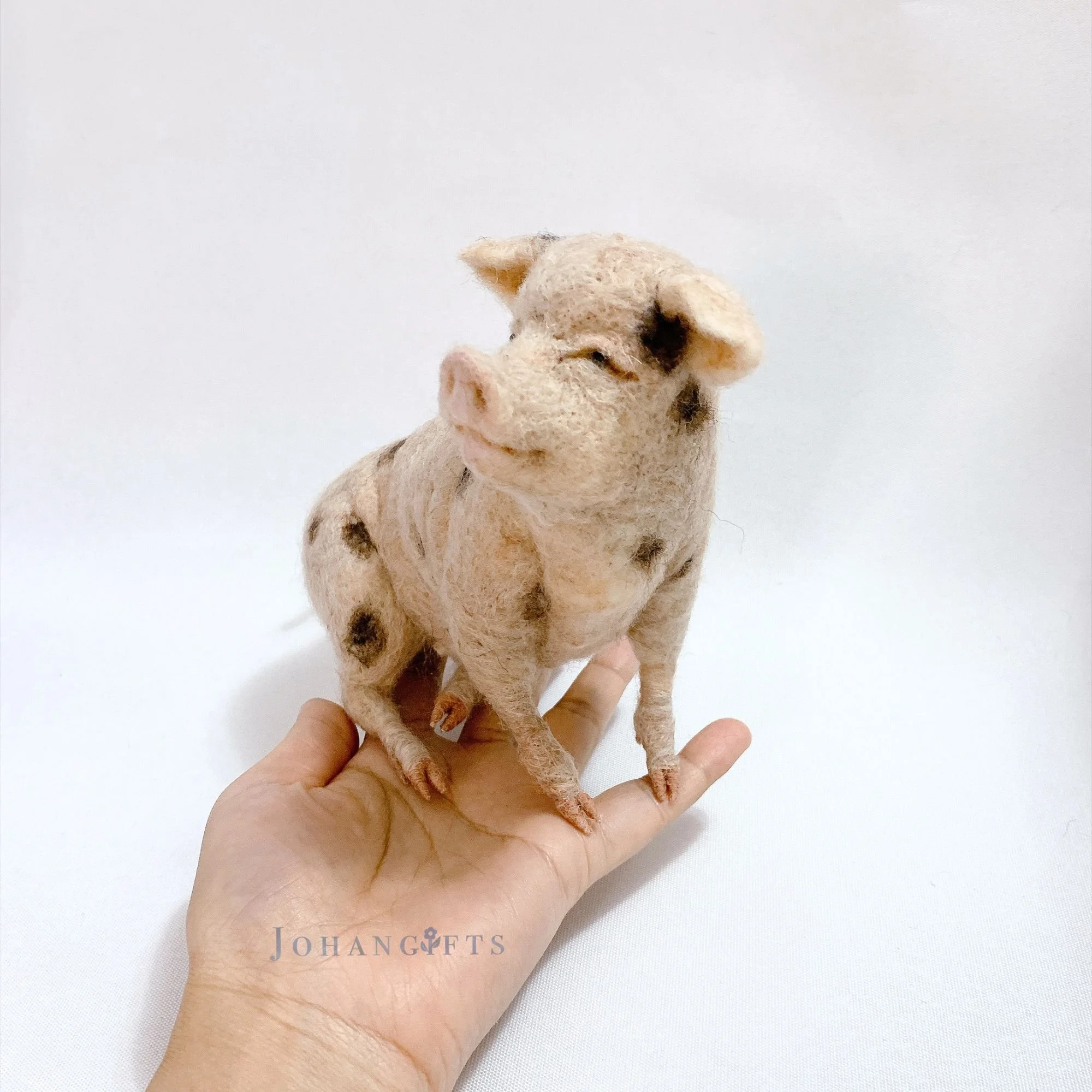 realistic-felted-pig-handmade-wool-art.jpg