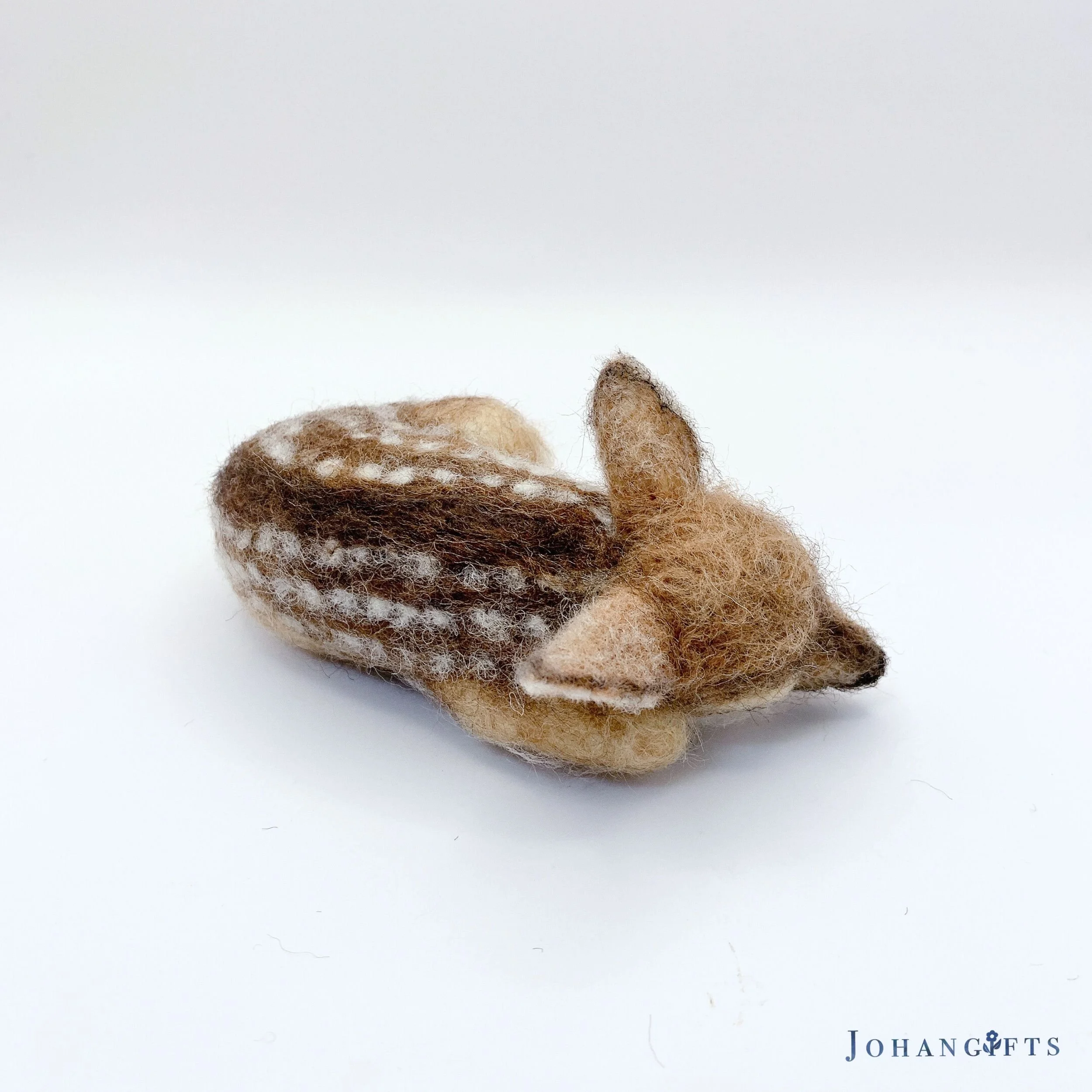 Wool-soft-sculpture-palm-animal-art.jpg