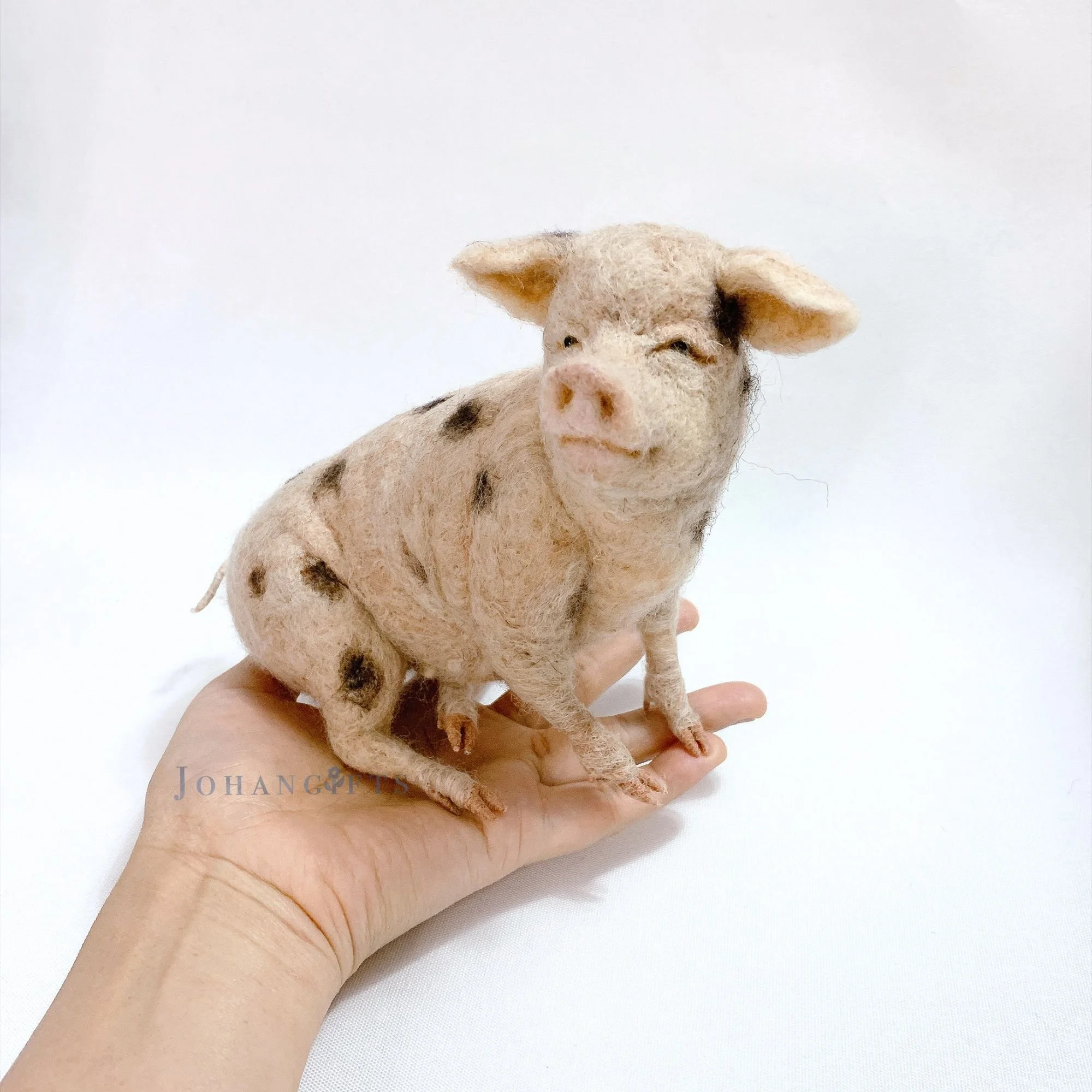 handmade-spotted-pig-wool-animal-figurine.jpg