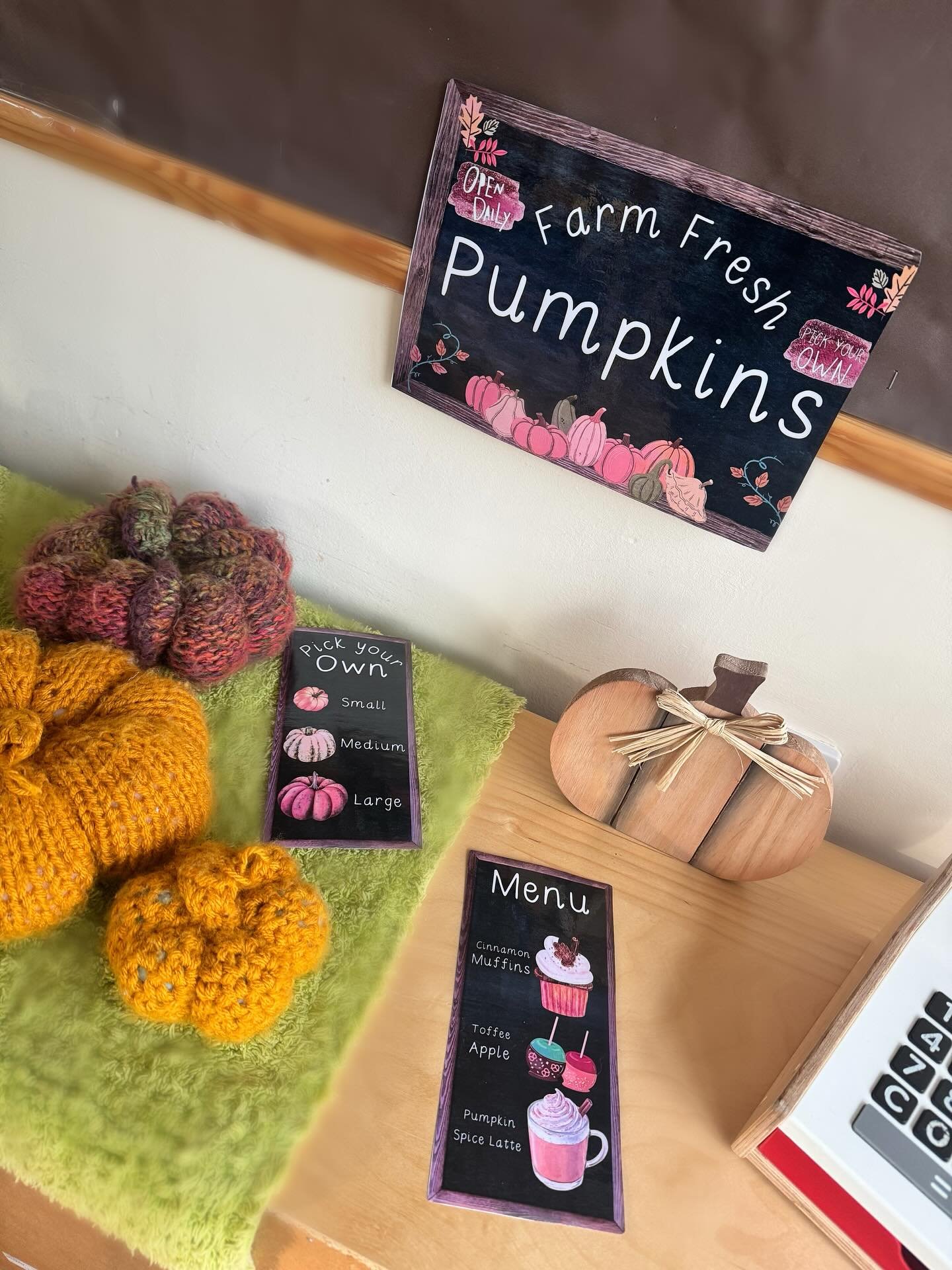 Pumpkins at the ready 🧡
..
A pumpkin patch role-play provides numerous benefits for our children.
..
Including developing social skills through cooperation and communication, boosting language development with new vocabulary.
..
Also enhancing mathe