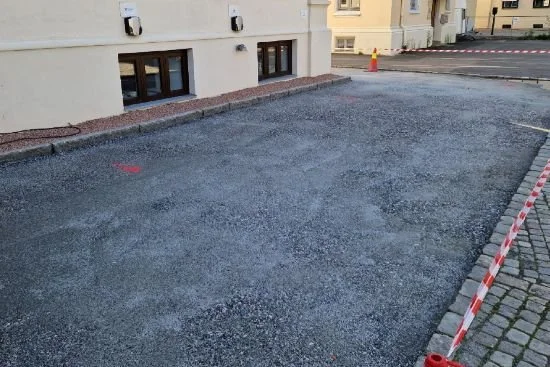 Vi jevner alltid ut underlaget før ny asfalt