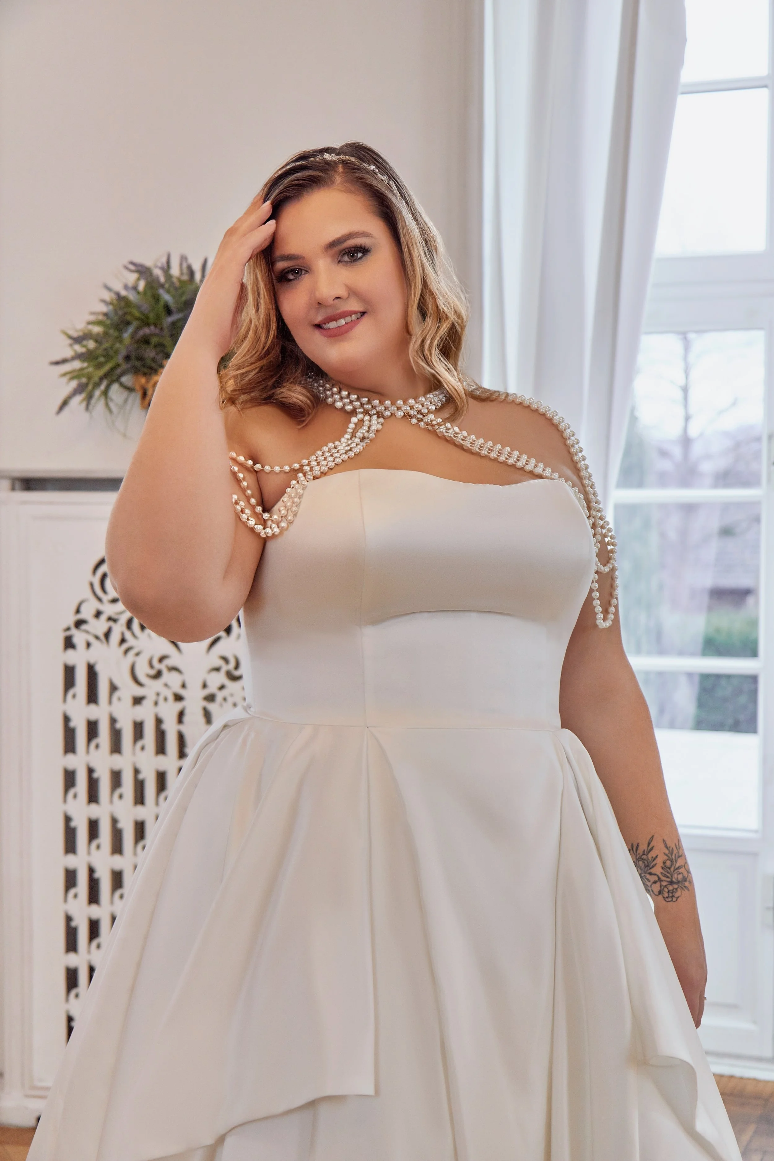 Close-up of Lia Bella Model Taty highlighting the sculpted strapless bodice, defined waist and smooth structured satin.