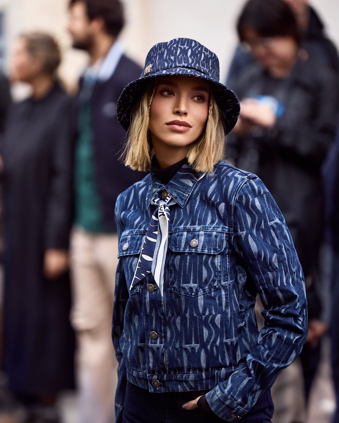Every day is a fashion show and the world is your runway.

Model | @carolbatistaleite 
Fashionshow | @dior @diorbeauty 
Fashionweek | @parisfashionweek 

#pfwss25 #diorss25 #parisfashionweek #pfw #pfwstreetstyle #pfw24 #pfw2024 #dior #diorbeauty #str