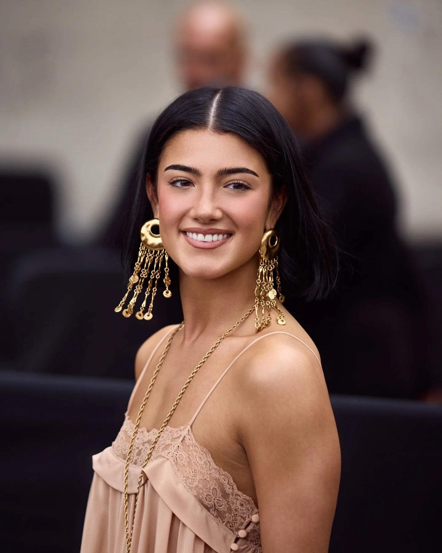 The entire point of life is to take chances on dreams that seem crazy to most but feel like destiny to you. 🤍✨

Influencerin | @charlidamelio 
Brand | @chloe 
Fashionweek | @parisfashionweek 

#charlidamelio #charliedamelio #charlidamelioedits #char