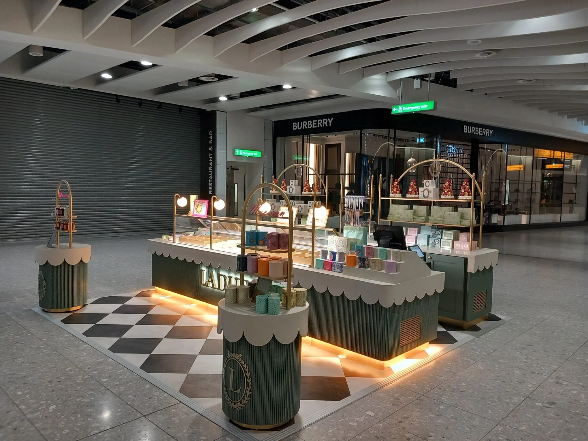 Ladurée Heathrow 4.jpg