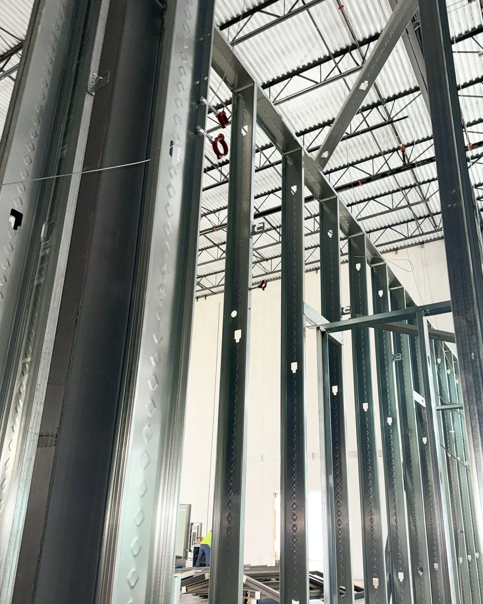 Framing is well underway on our 865,000 SF project in Lockbourne, OH.

With slabs poured and roofing complete, the building is quickly taking shape and construction continues to move forward smoothly. Looking forward to seeing this one come together 