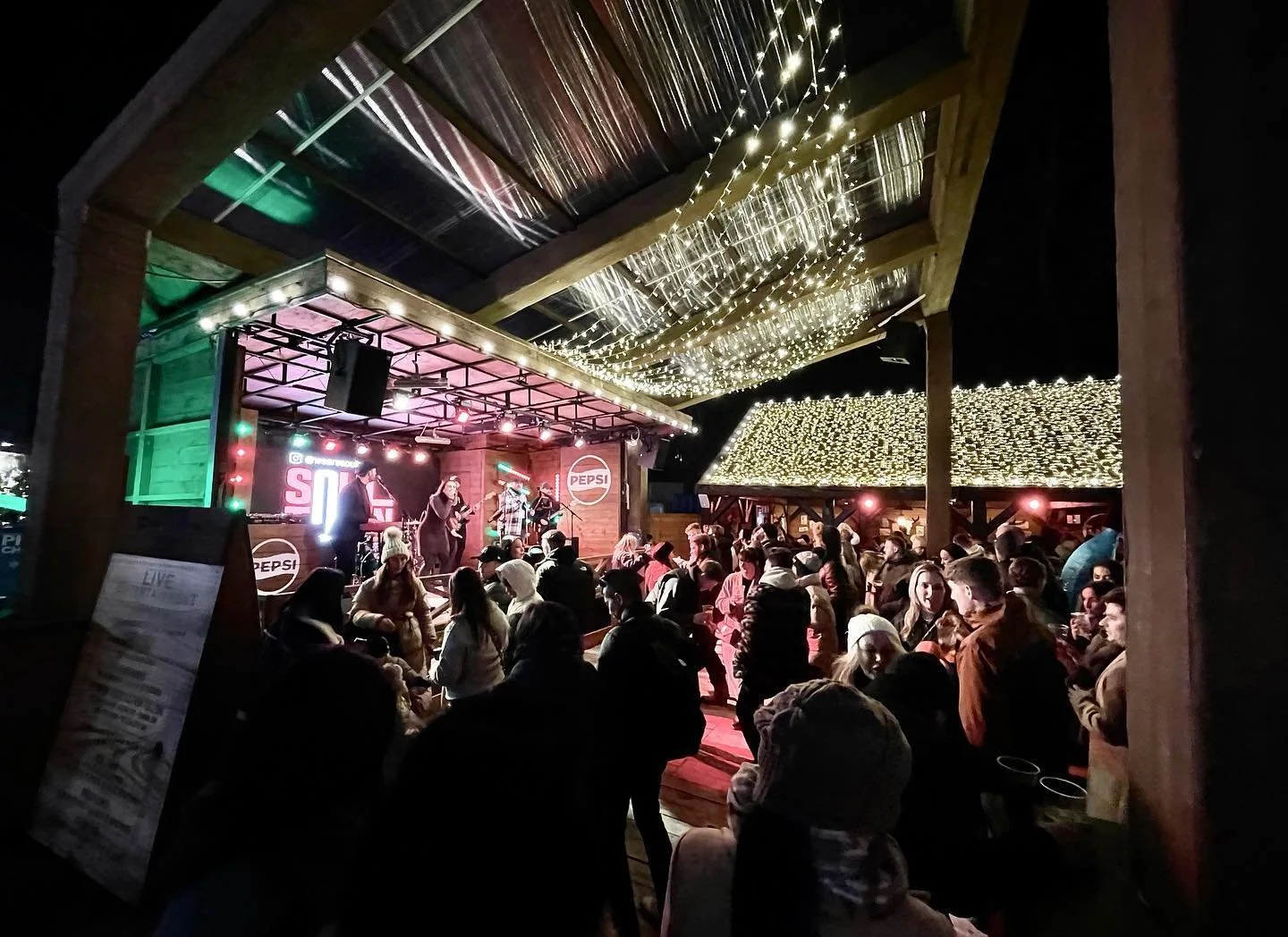 Catch @wearesoultown playing 21st, 22nd, 28th, 29th and 30th at the Firepit @hydeparkwinterwonderland. Playing all your favourite funk, soul and Motown! @fulltoneproductions #livemusic