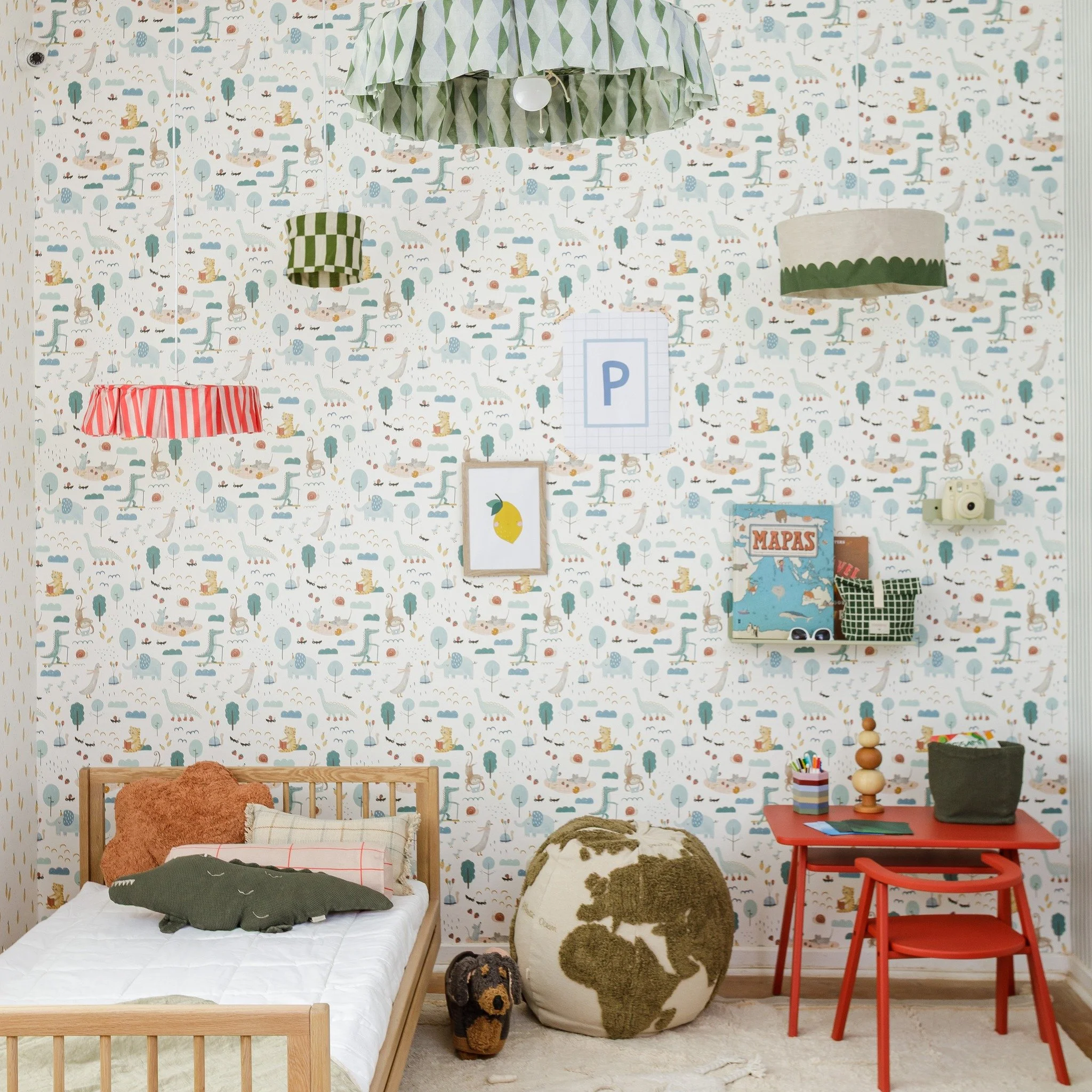 Inspira&ccedil;&atilde;o l&uacute;dica para fechar a semana! 🎈

O quarto dos sonhos ganha vida com o Papel de Parede Festa no Parque P, da nova Cole&ccedil;&atilde;o UM DIA DIFERENTE. O match ideal entre divers&atilde;o e design! 

Gostou dessa esta