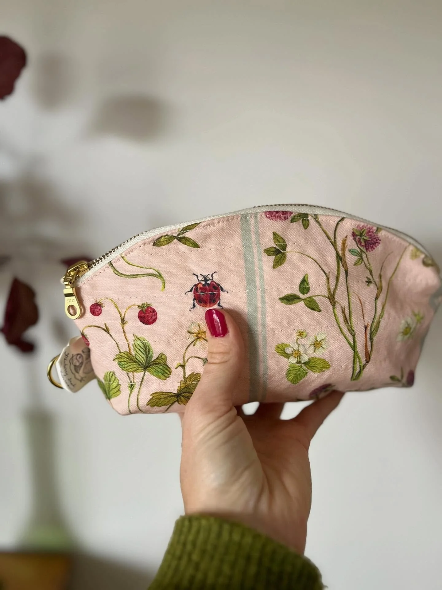 LAUNCH DAY IS TODAY!! Read below:
.
I put up a survey in my stories asking you when your preferred launch time is and you said Friday during the day! I was surprised! 

At 2pm newsletter subscribers will get a code to unlock all the petal pouch listi