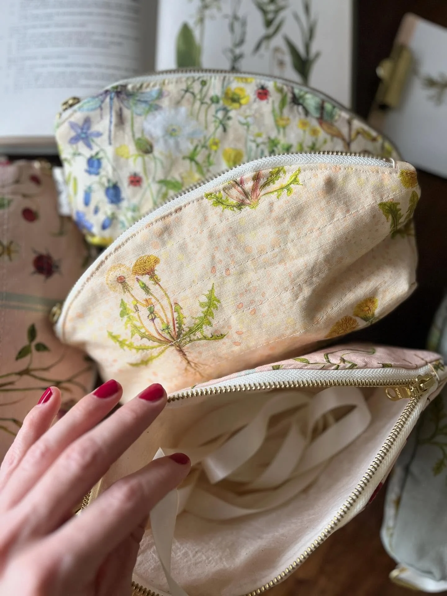 Thank you so much Artful Garden members! 🥹 I appreciate you so much and feel so humbled by your purchases. EVERY time. Honestly. 
.
Shop is now unlocked and two of the designs are still available. Head to the shop via the link in my profile! 
.
🍓
.