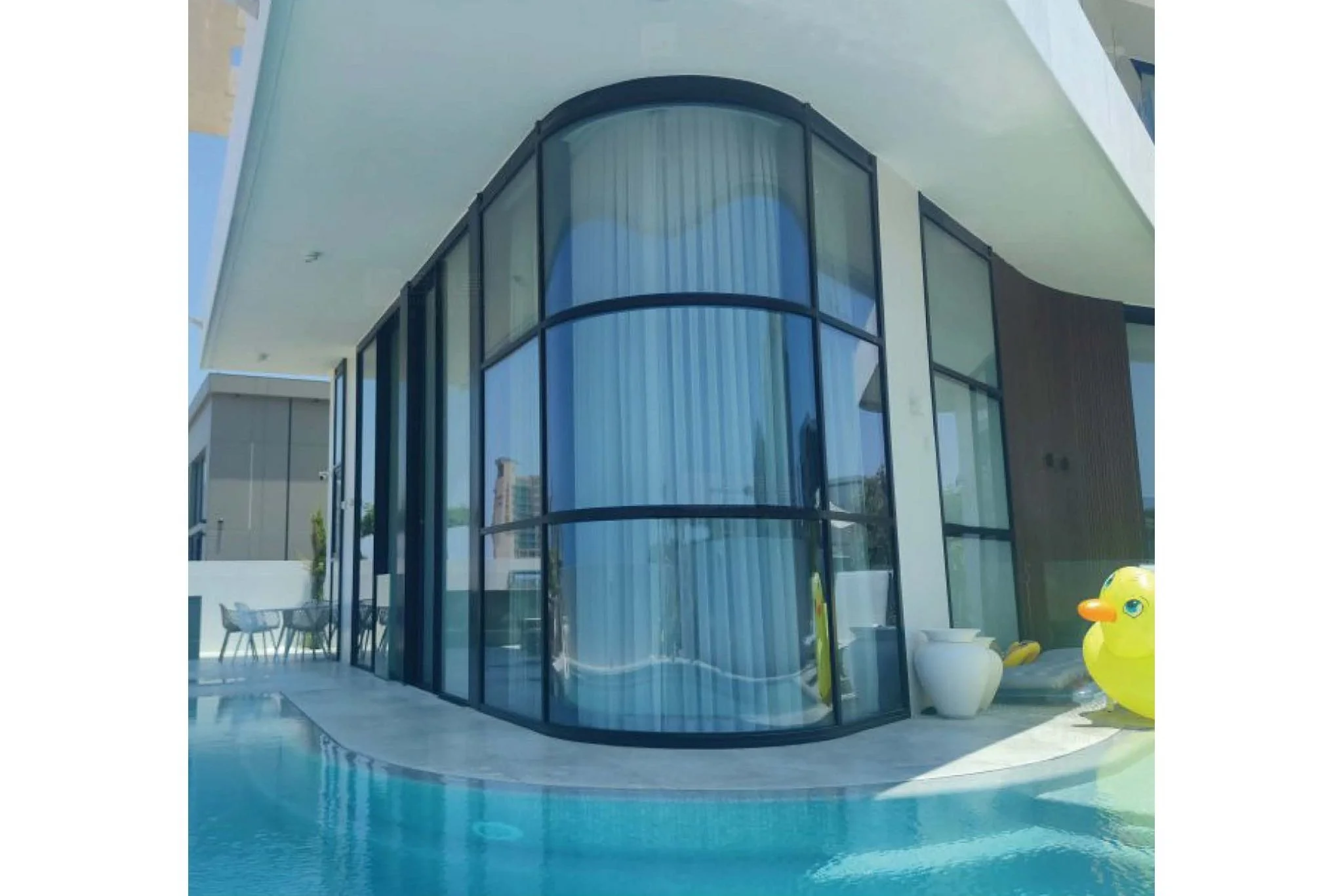 Radius Corner Window 1.jpg