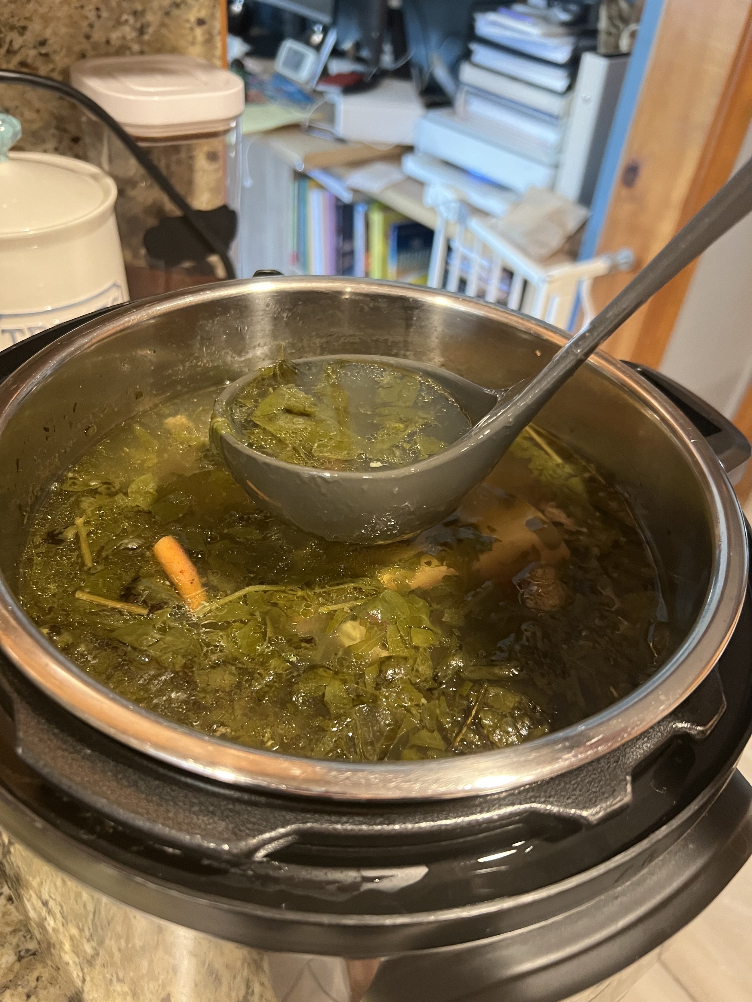 How to Make Homemade Bone Broth for Dogs: A Nutrient-Packed Superfood