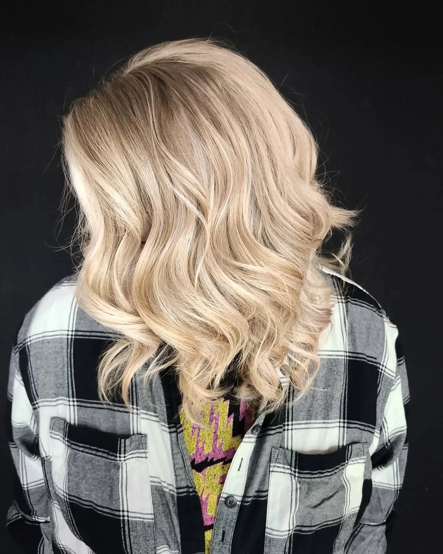 Blonde bombshell 💣💣💣

Hair by Danielle 

Click the link below to book 👇👇👇 

https://www.vagaro.com/sebeautybar 

. 

&nbsp; #sterlingextensions #sebeautybar #astoriaoregon #pnwsalon #pnwstylist #astoriaoregonhair #browlamination #browshaping #b