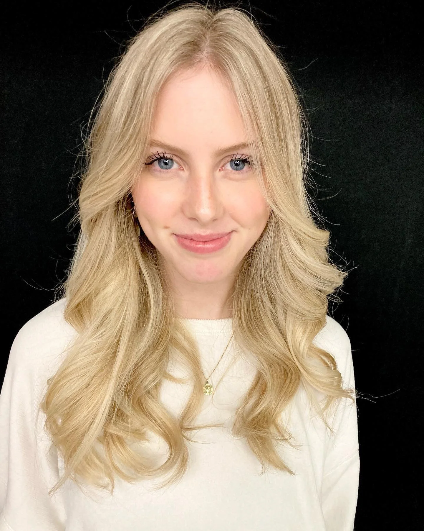 Anna got her blond refreshed today for the first time in a year 🤩💇&zwj;♀️