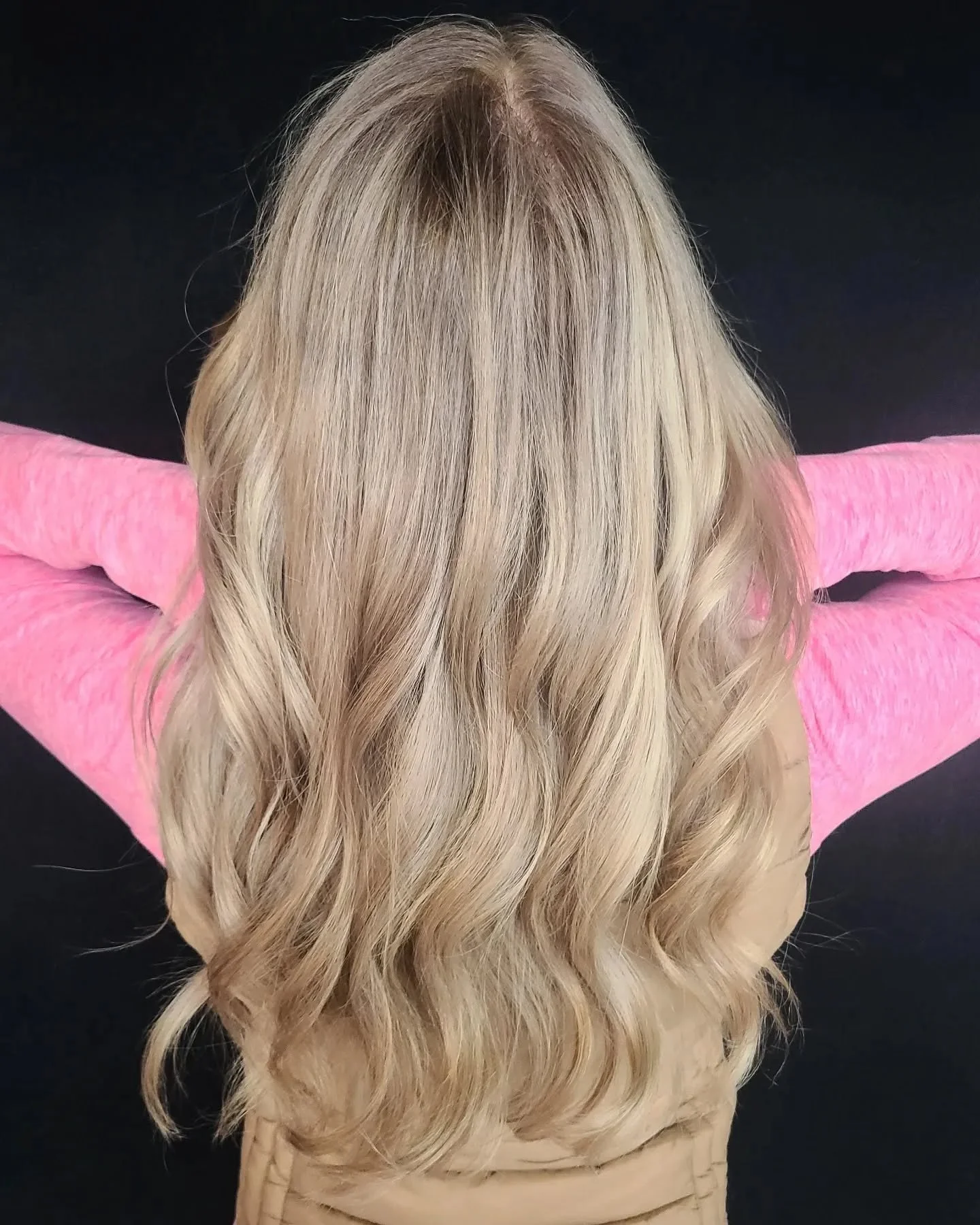 Hair by Danielle :

"Y'all this has to be one of the greatest color corrections of my career! A 6 month journey to a beautiful beige blonde. Keep swiping for a picture of where we started!!"

Click the link below to book 👇👇👇 

https://ww