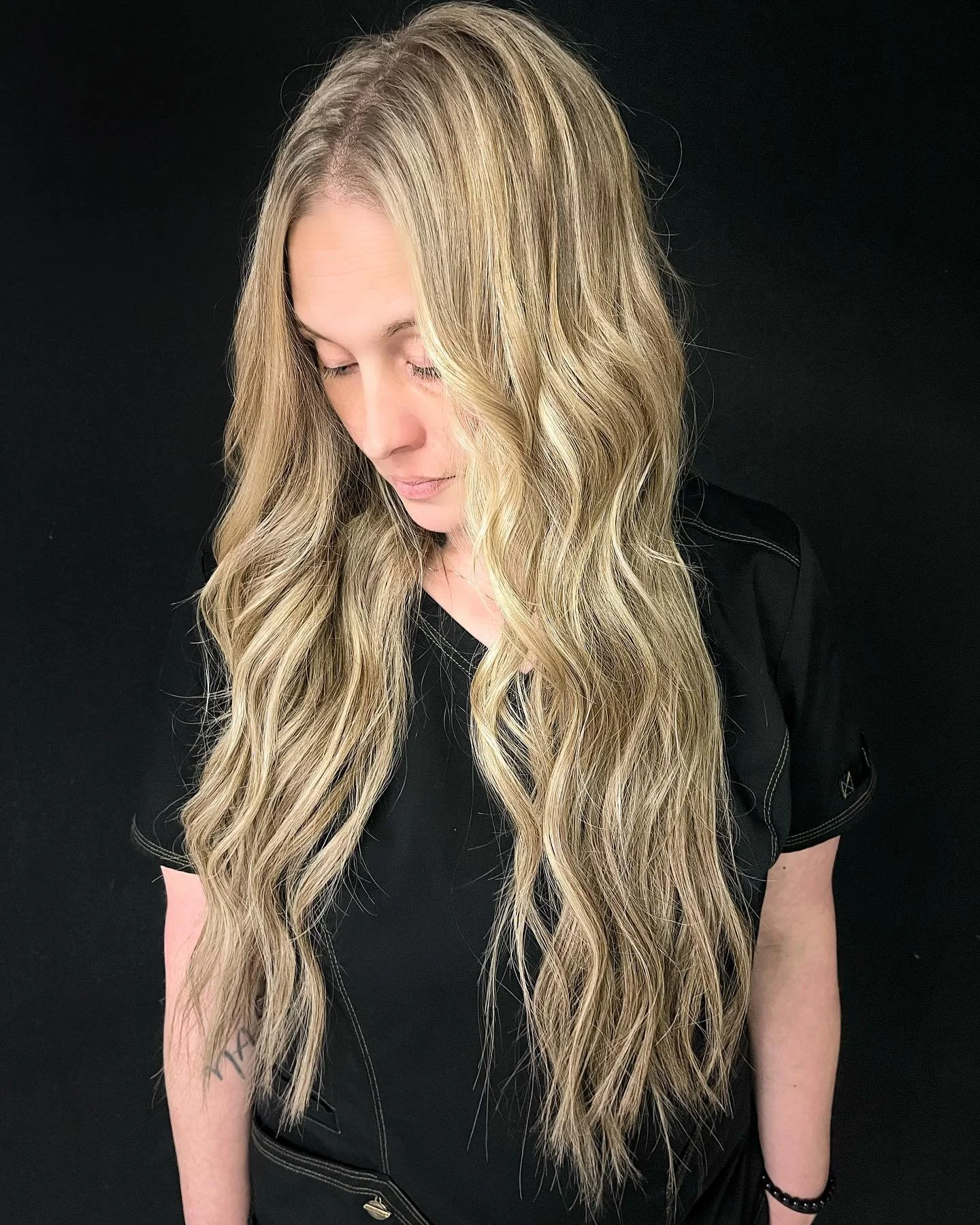 || Have you always wanted longer, thicker, fuller hair ?! ||
.
Hair extensions may be just the answer you&rsquo;re looking for! Tracee is wearing just 2 rows of 22&rdquo; hair extensions. This gives her all the length and fullness she was lacking wit