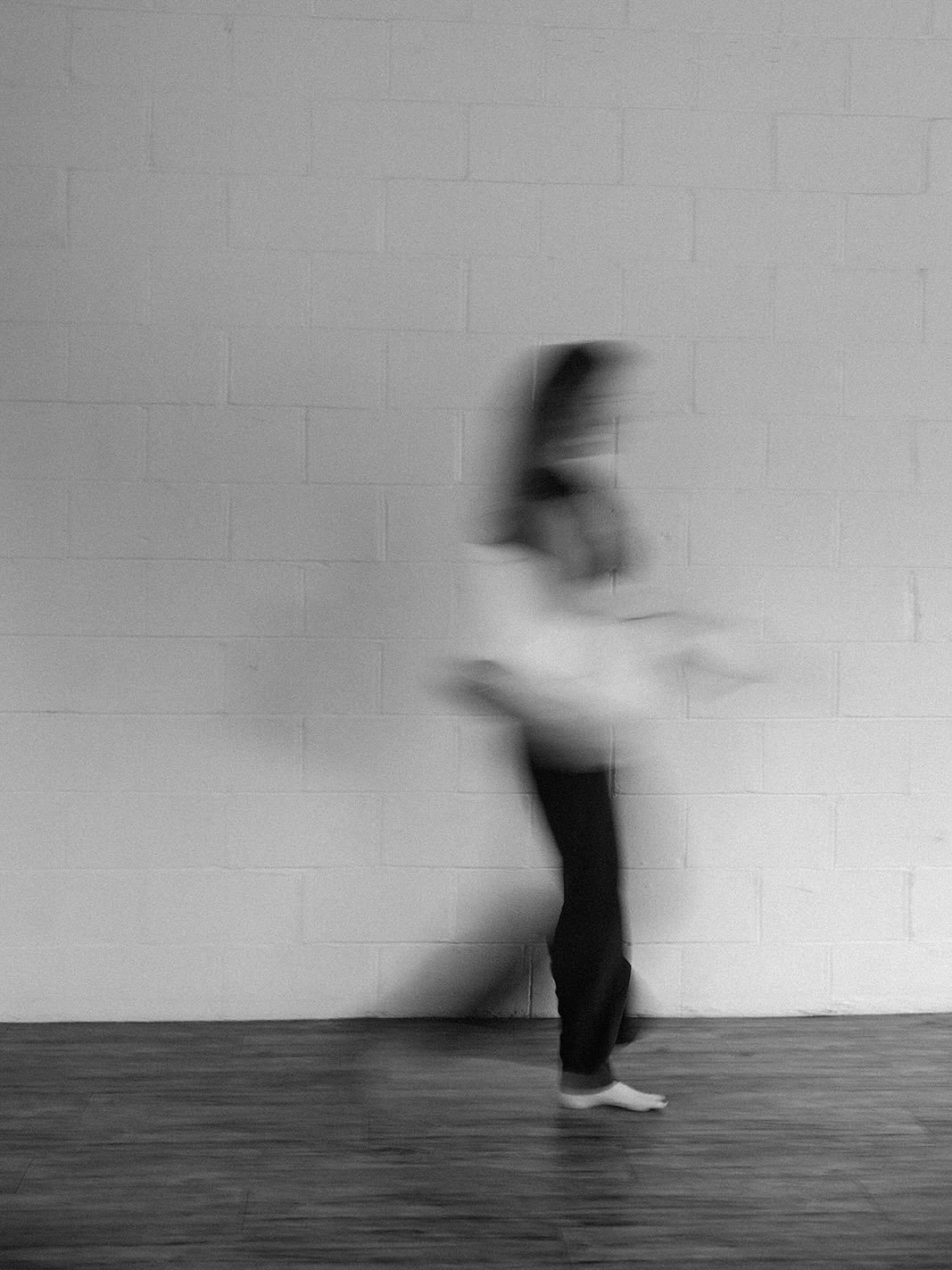 Movement. Emotion. Story.
Your brand isn&rsquo;t static&mdash;why should your photos be?

Whether you&rsquo;re a creative, entrepreneur, or visionary soul, I&rsquo;m here to help you tell your story through images that feel alive. ✨ Let&rsquo;s ditch
