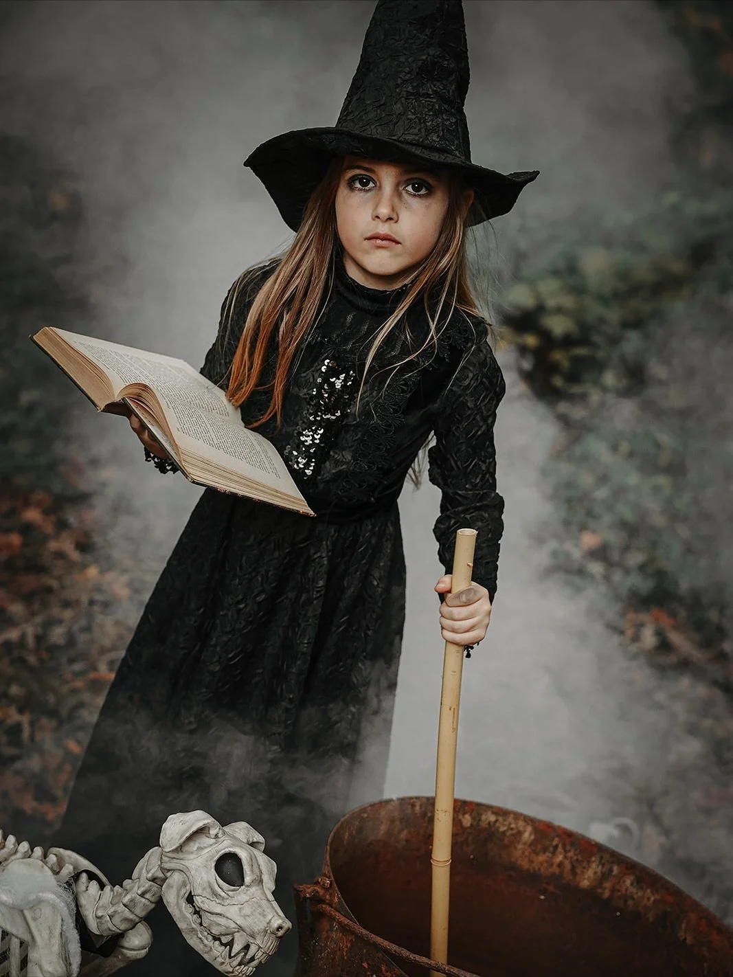 A few more shots from a cozy Halloween family session!
Tell me — how is your holiday prep going? What are your favorite traditions on this magical night? ๐๐ฏ๏ธ