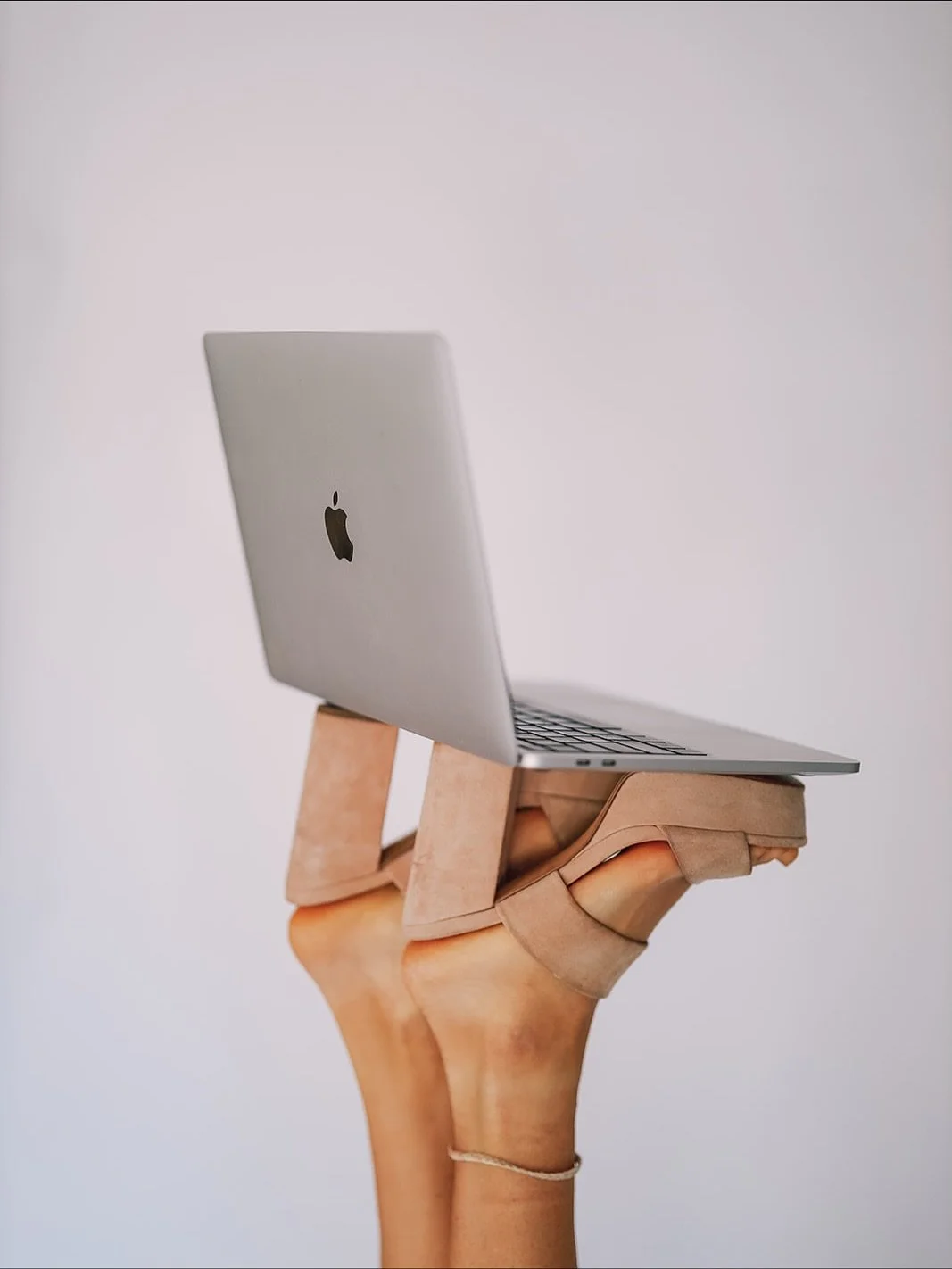 A quick, stylish, and effortless branding session in the clean, minimal white space of MUSE STUDIO.

In just 15 minutes, you&rsquo;ll get fresh, professional portraits &mdash; like Katie&rsquo;s &mdash; perfect for your personal brand, social media, 