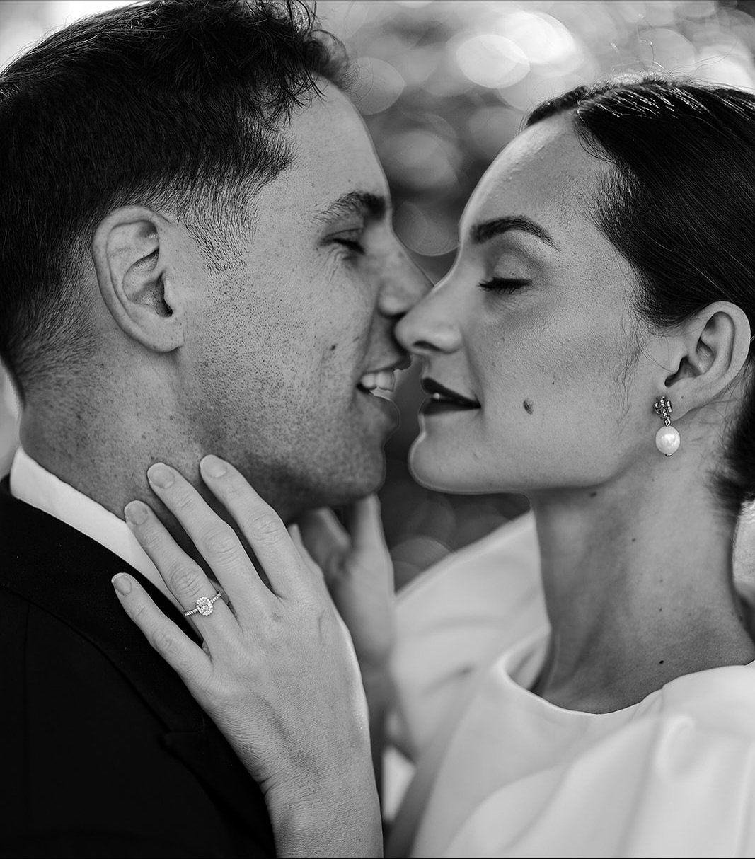 I love growth, evolution, and new directions in photography. This love story session feels like a new breath of inspiration for me!
The air in these frames is filled with warmth &mdash; the kind that exists only at the end of the day, when the sun st