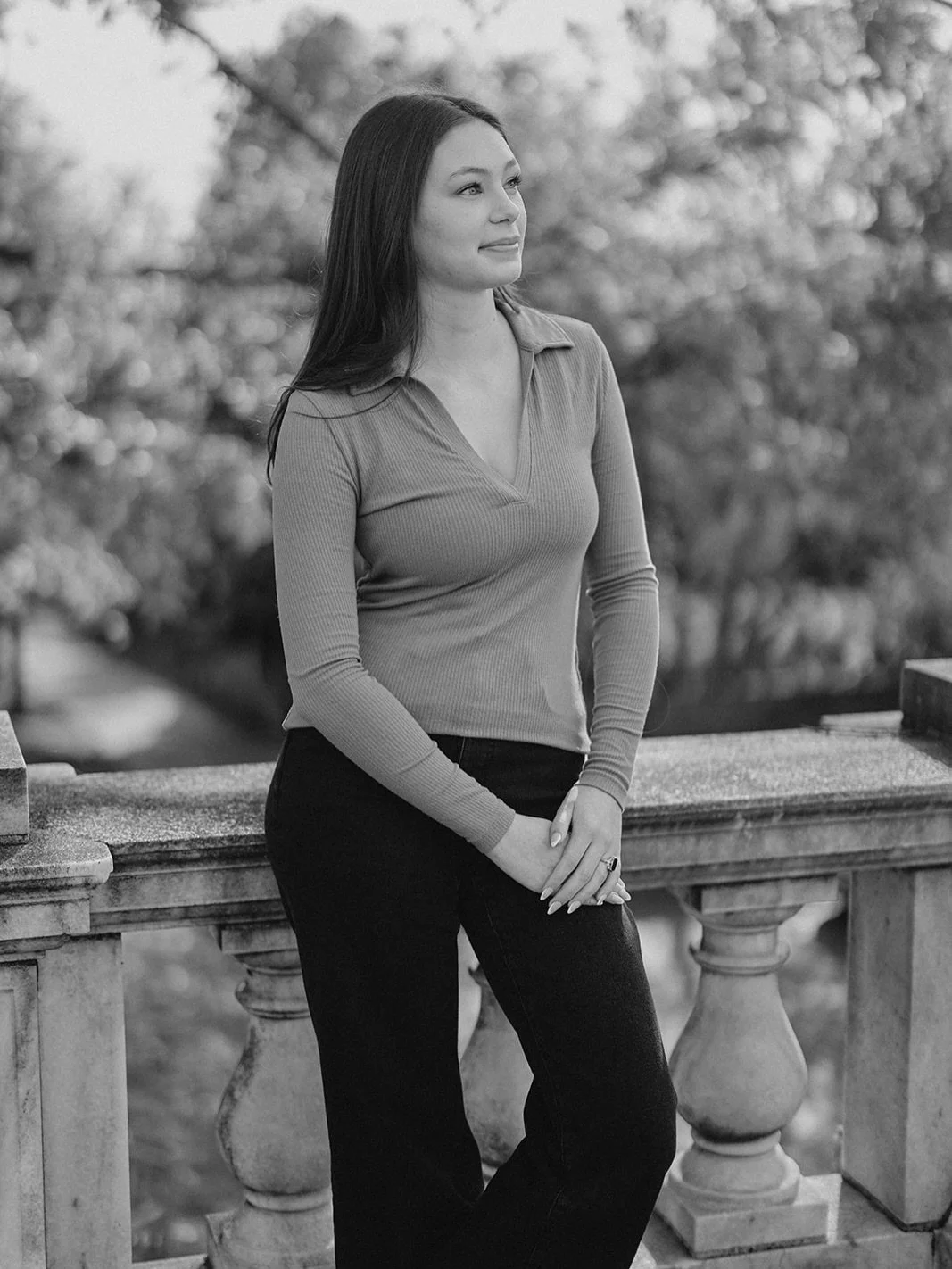 Behind these shots lies an incredible story of a young, inspiring woman who has just completed her university journey and is ready for new heights!

Charlotte. A bright and confident graduate, with a warm gaze and grace that captivates at first sight