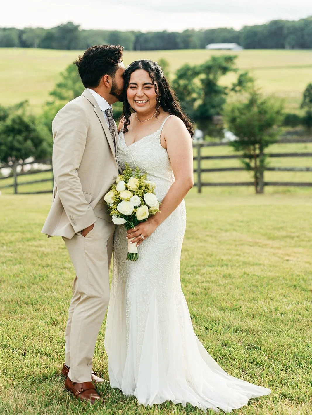 Diana &amp; Elmer 😍
Their wedding was truly magical &mdash; light, warm, and filled with genuine emotions.
So much tenderness, laughter, beautiful details, and those very moments you want to relive again and again.
If you&rsquo;re looking for a phot