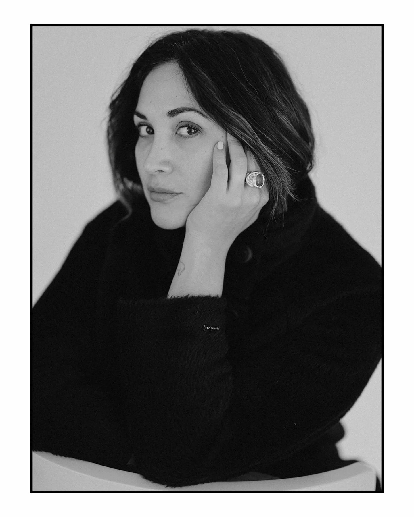 Astrit 

There are people who carry both softness and inner strength.
A calm gaze, confidence without the need to prove anything, natural beauty without excess, this is exactly how I saw Astrit in this portrait.

I create portraits with love 🤍
@char