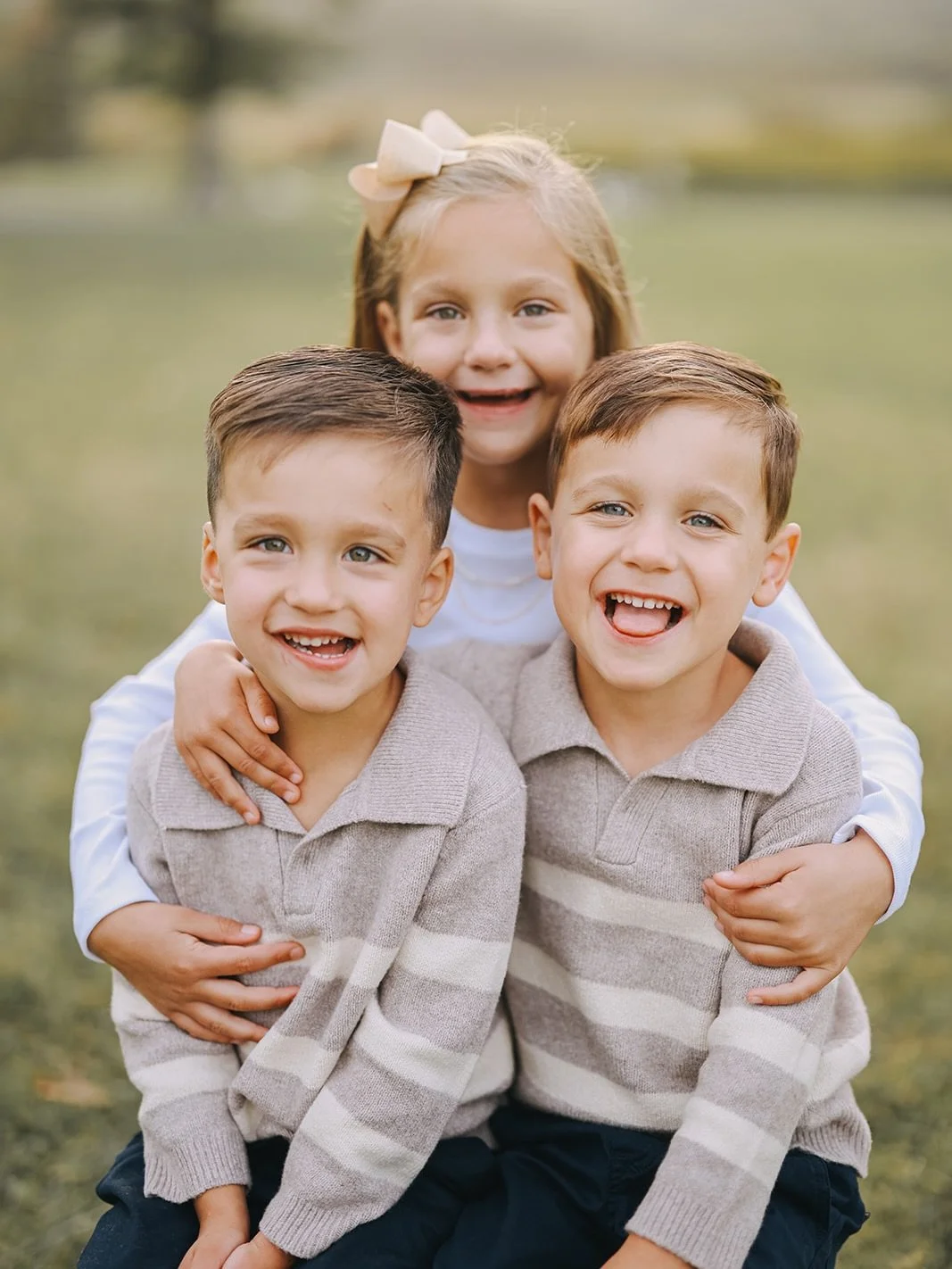 Family photos are more than just beautiful images.
They&rsquo;re about time that passes so quickly&hellip; and the moments we wish we could hold onto.
That&rsquo;s exactly why I love family mini sessions. They are light, lively, and truly authentic.
