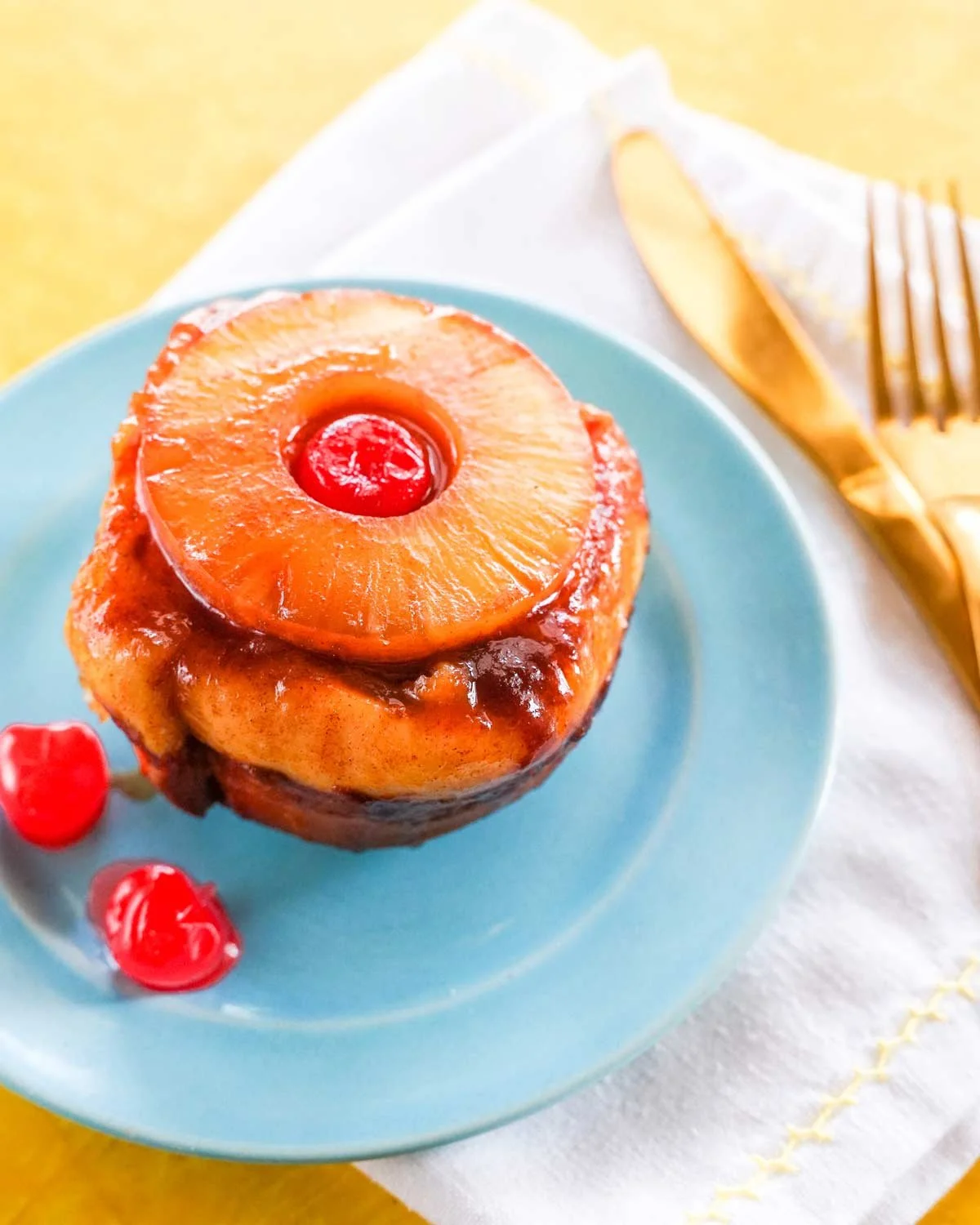 01_pineappleupsidedowncinnamonroll4_9780310458272.jpg