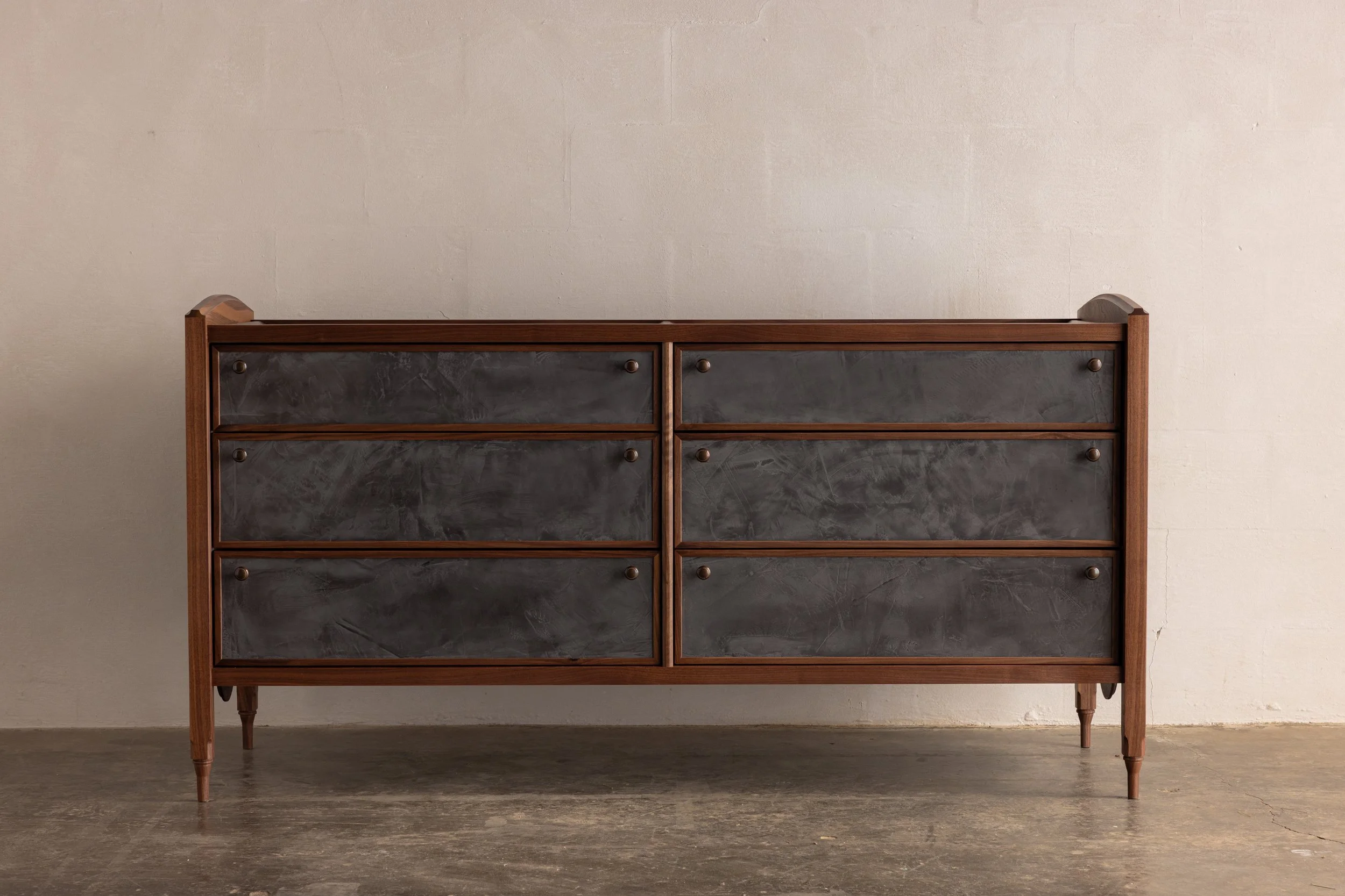 Lassel Dresser