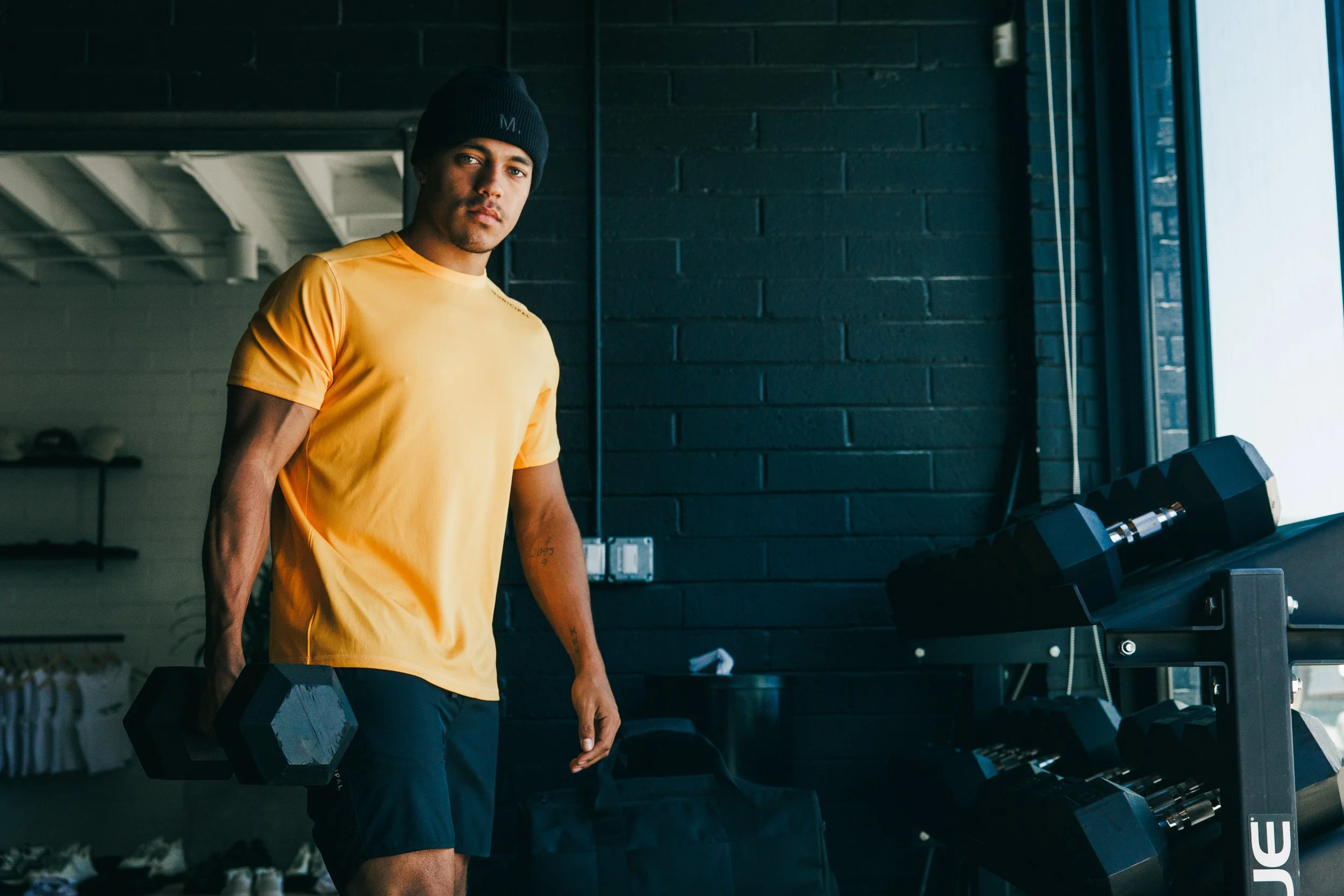 Look_09_Tech SS-Gold_Daybreak-Blk_01999.jpg