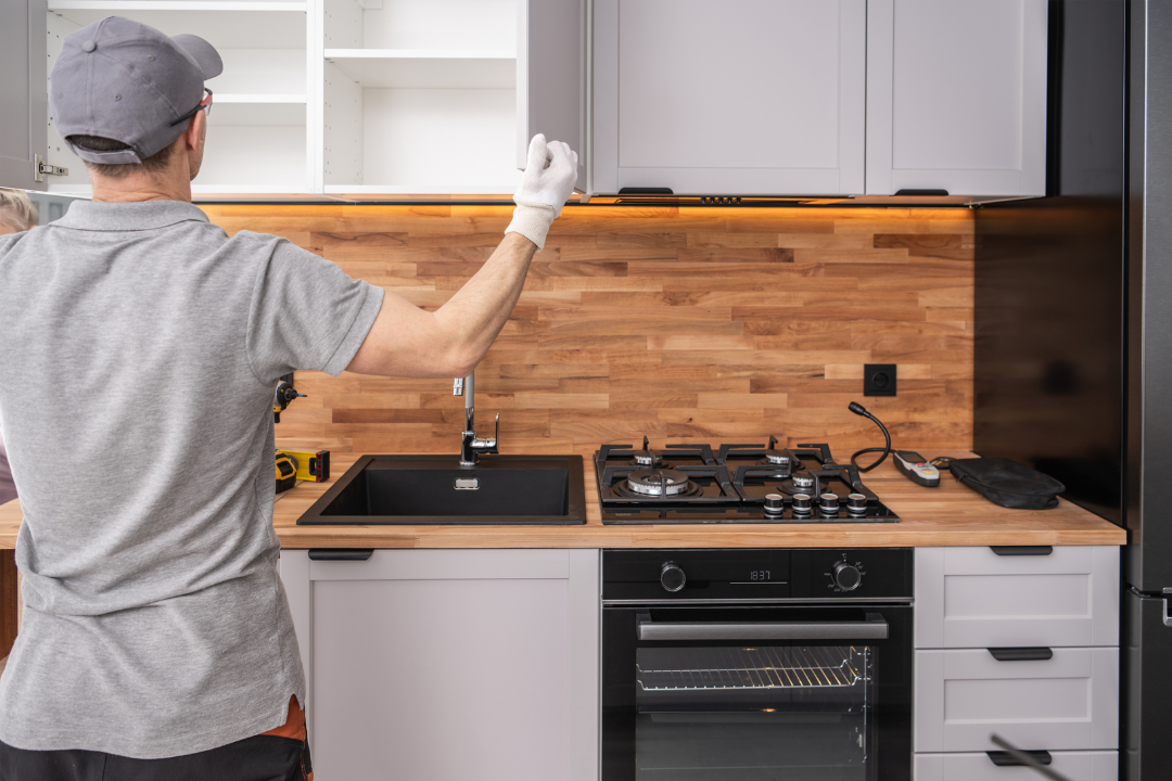 Is It Better to DIY or Hire a Contractor for a Kitchen Remodel?