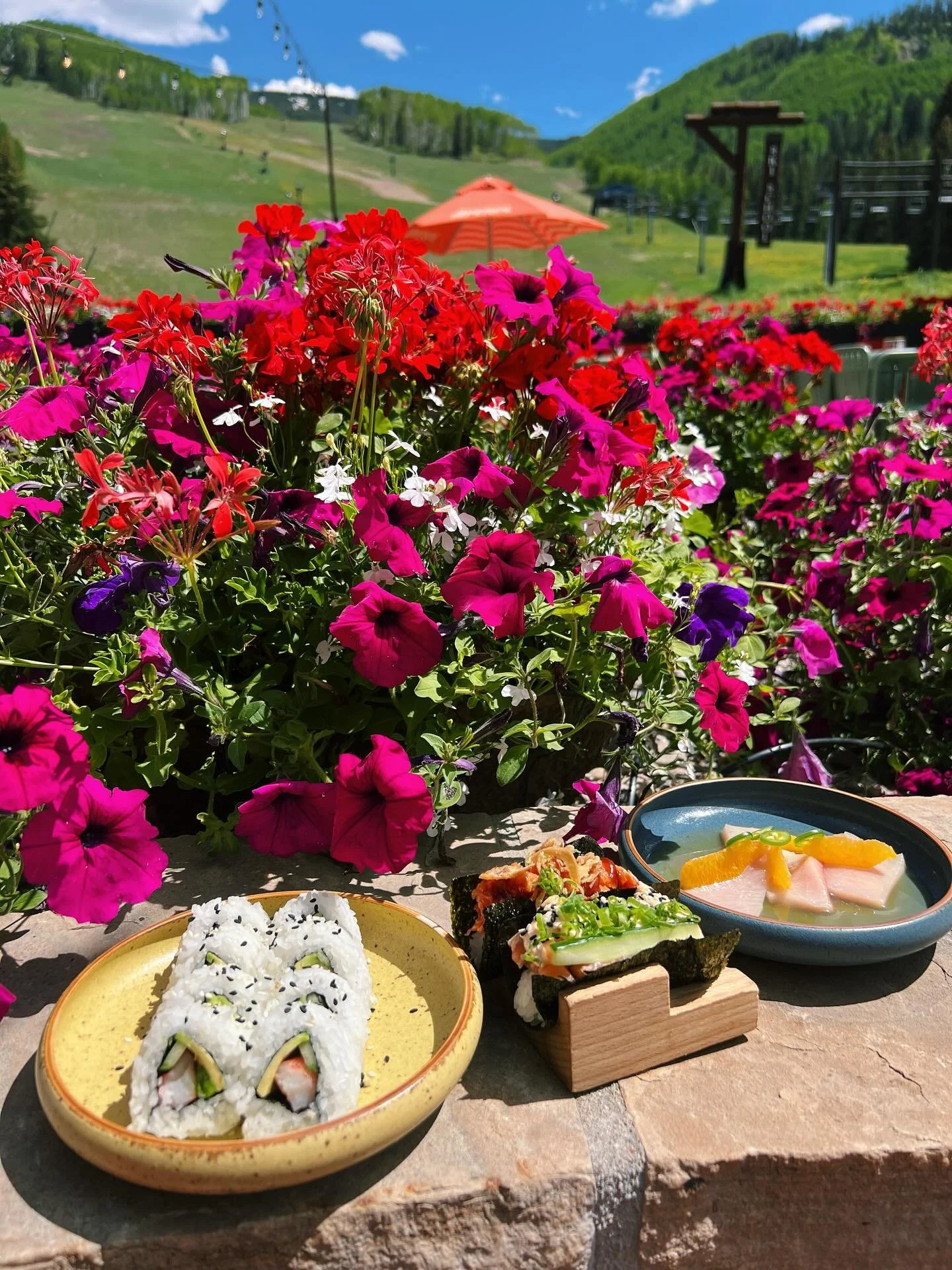 fresh, vibrant flavors? ✅ sprawling patio with gorgeous views? ✅ we&rsquo;ll be here 11-10 serving up all the summer vibes. come see us! ☀️