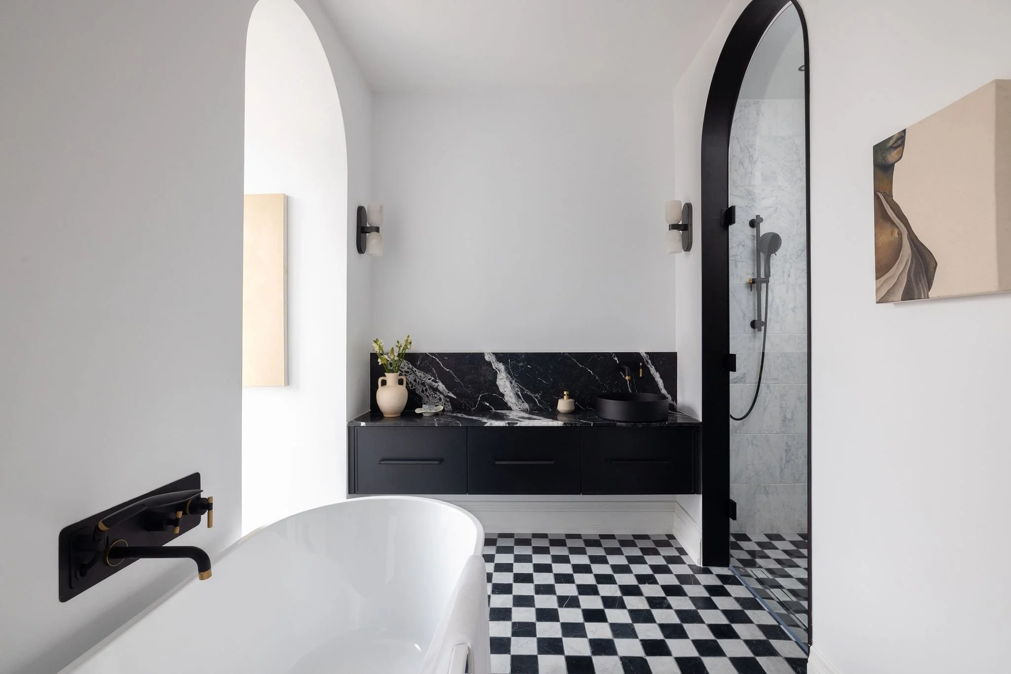 Modern-black-and-white-tile-master-bathroom-with-tub