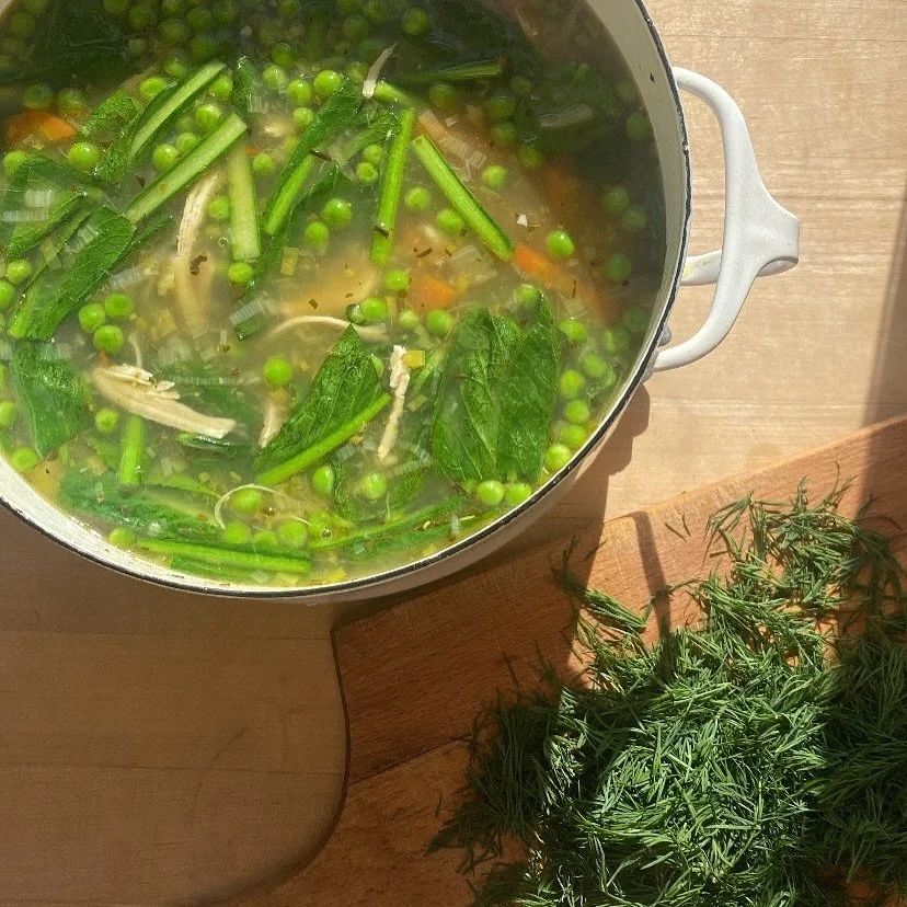 verdant chicken soup to empty the fridge of last week&rsquo;s farmers market haul 🌷 also featuring a simple infusion of marshmallow root, oatstraw and oat tops as for nervous system &amp; gut replenishment