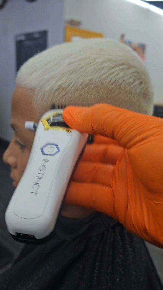 Fresh cuts, beach vibes โฑ๏ธโ๏ธ Bringing style to Destin- one haircut at a time! ๐