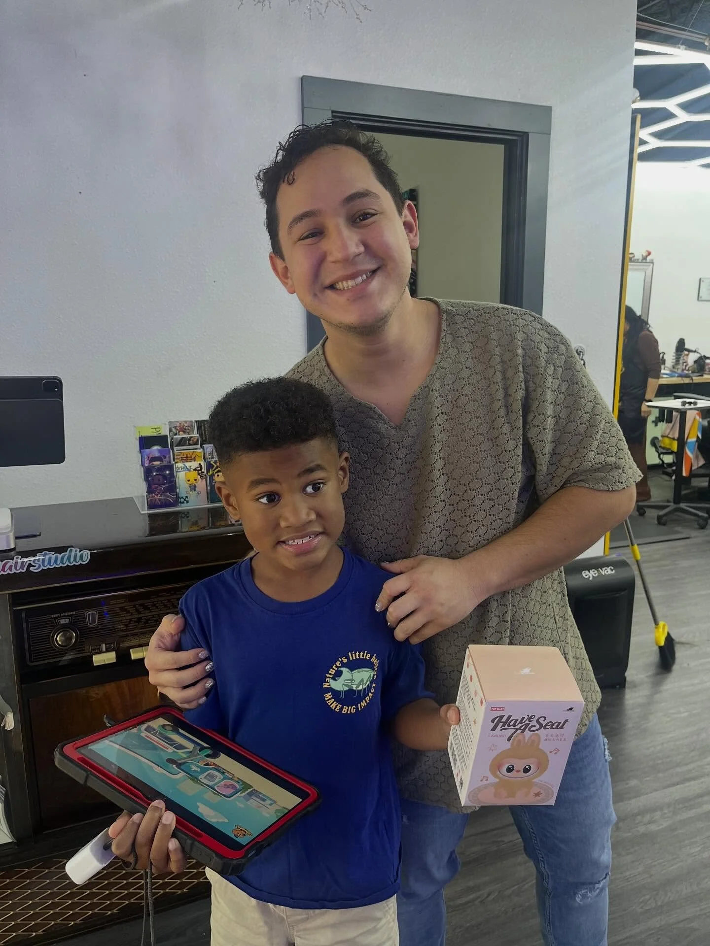 Moments like this remind me why I love what I do. 💙 Watching our autism-awareness kids grow and become more confident is everything. This little man is moving away, but he&rsquo;ll always have a smile waiting for him here at Pop Art Hair Studio. ✂️?