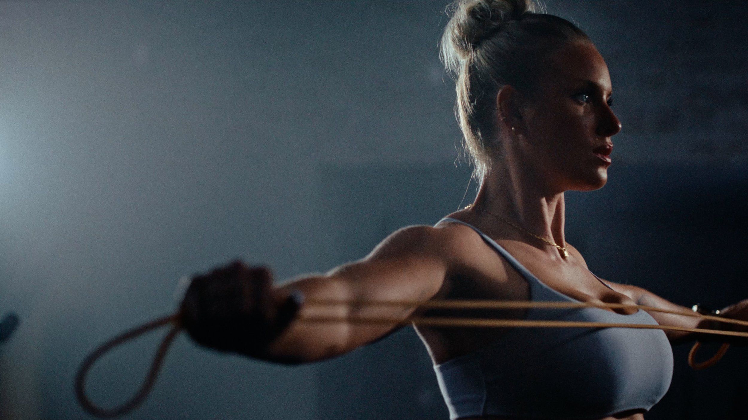 workout commercial solin fitness creator Erin Killeen Etkfit lifting weights in moody gym