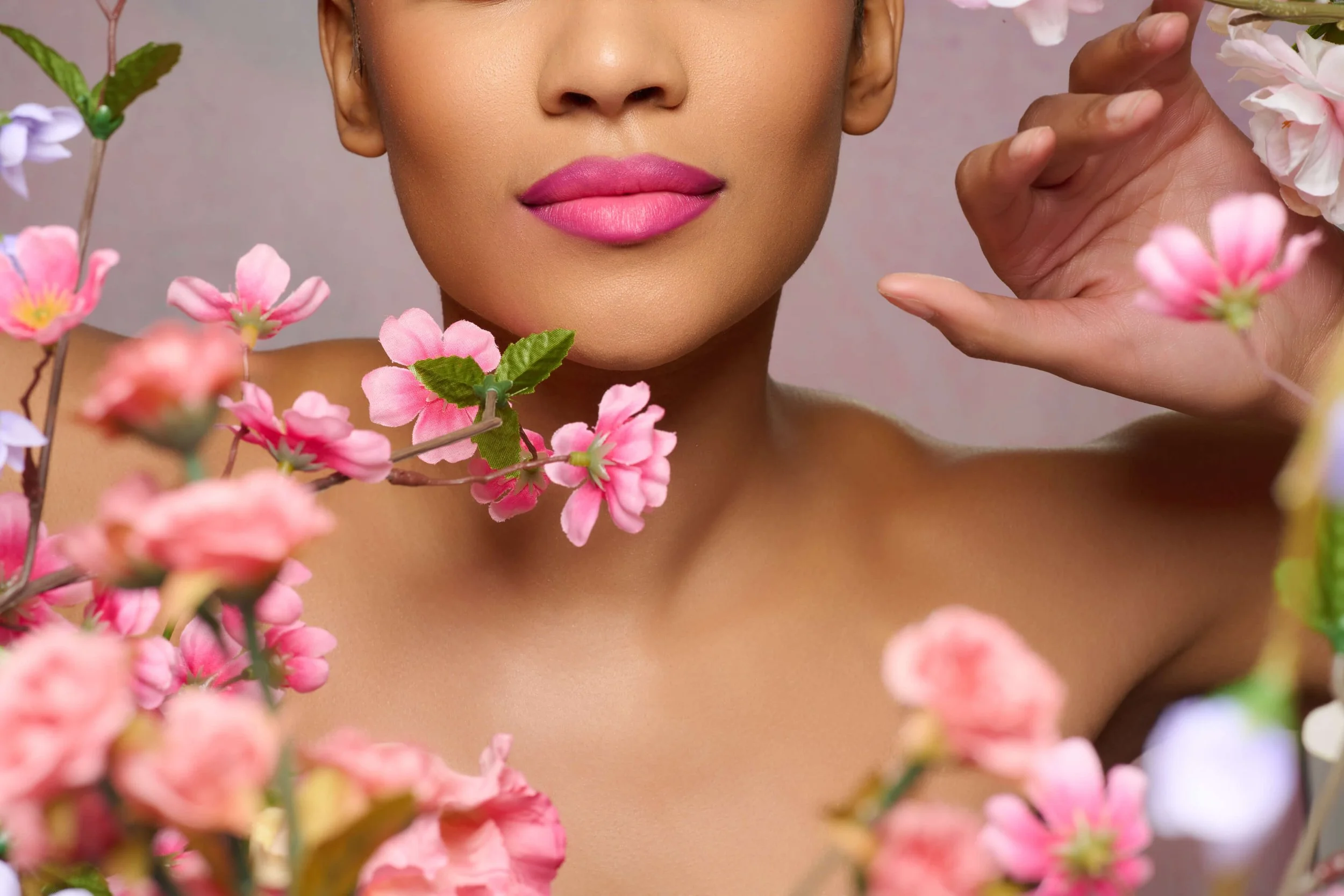 2025_SJ0303_BeautyInBloom_169_LIP_POWER_SUIT_MAVERICK_059.jpg