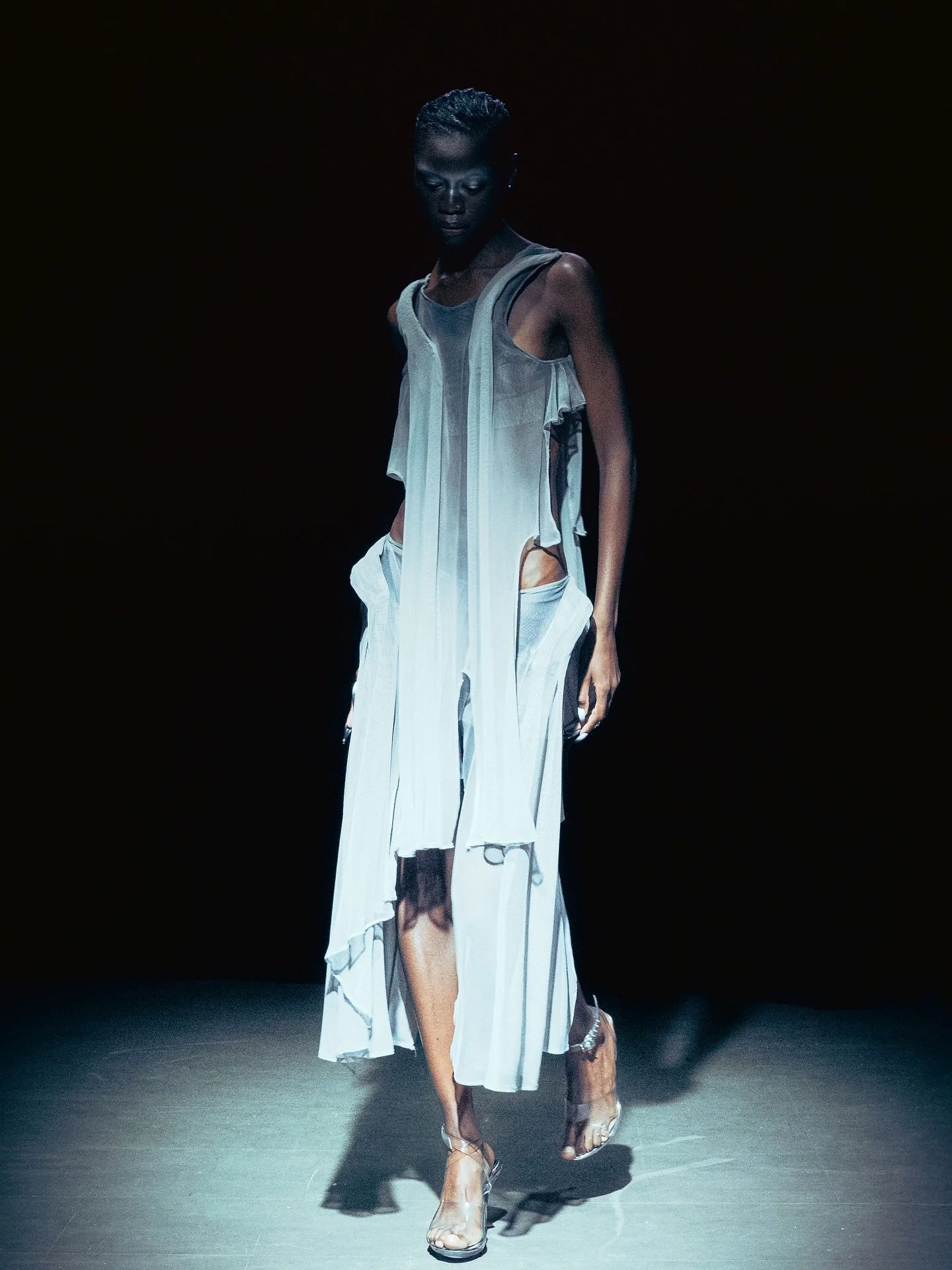 As Fashion Weeks unfold around the globe, 2025 iD International Emerging Designer finalist Brunela Ramirez brings her collection Labyrinth of Light to the New York runway 💫 

Learn more about this @fitnyc graduate at @bosshi___ 

Photography: @maria