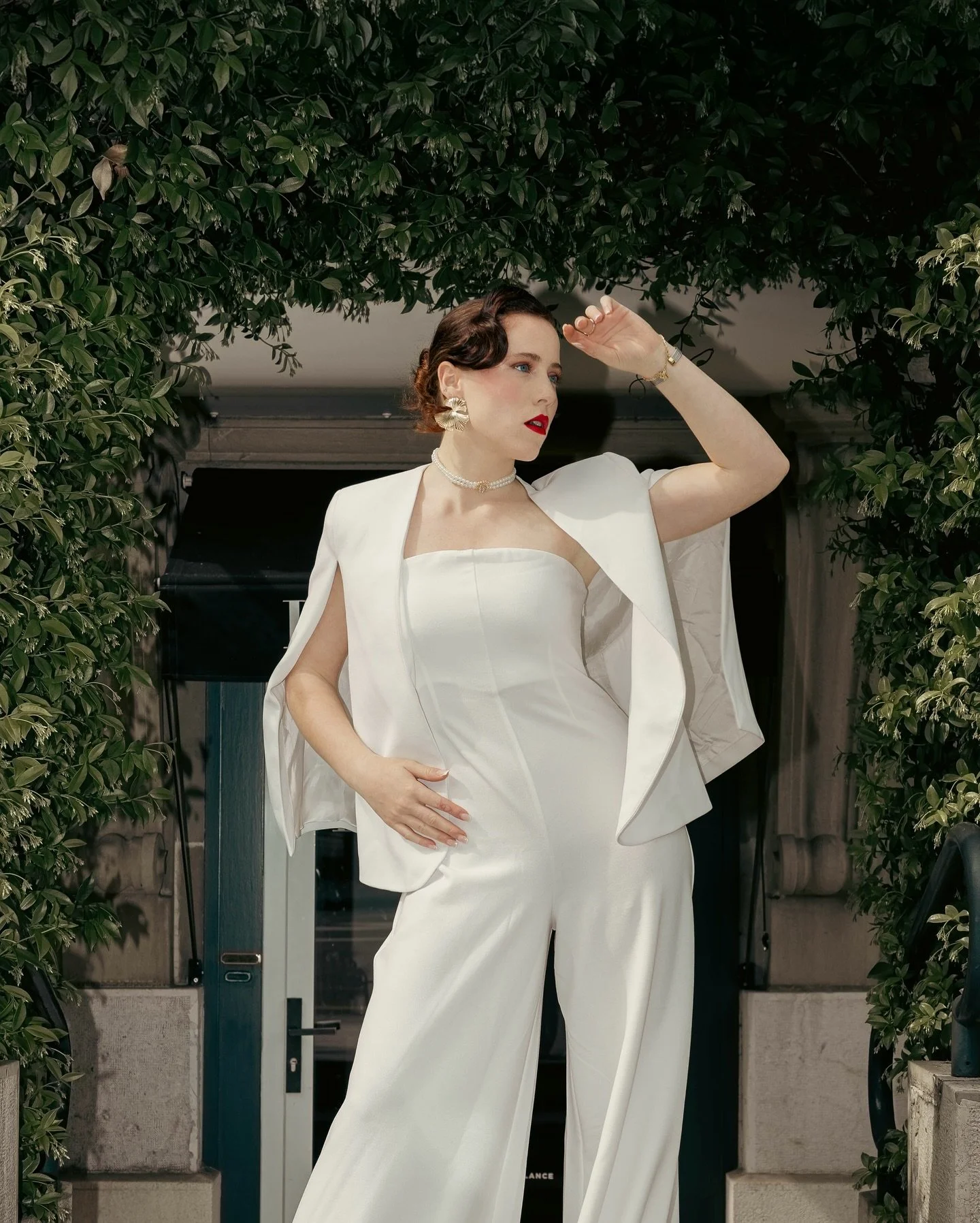Discover the results of this shooting with this &ldquo;rich girl&rdquo; theme in a magnificent place like @beaurivagegeneve 

📸 @oh_my_photo.graphy 
✨ @albane_modele 
💄 @alisson_mua 

#mua #makeupartist #geneva #richgirl #shooting
